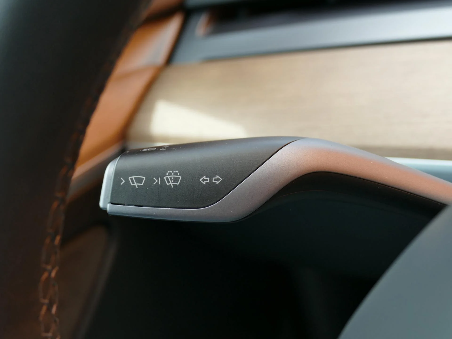 TESLA MODEL 3 - Miniature 27 sur 33 - Cliquer pour voir cette photo