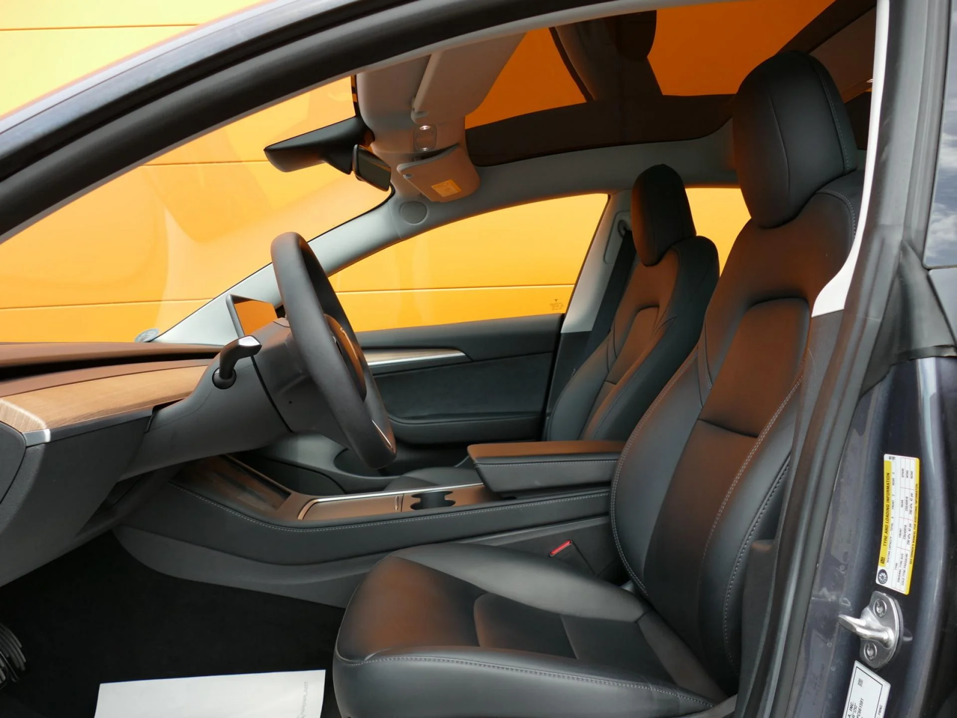 TESLA MODEL 3 - Miniature 7 sur 33 - Cliquer pour voir cette photo