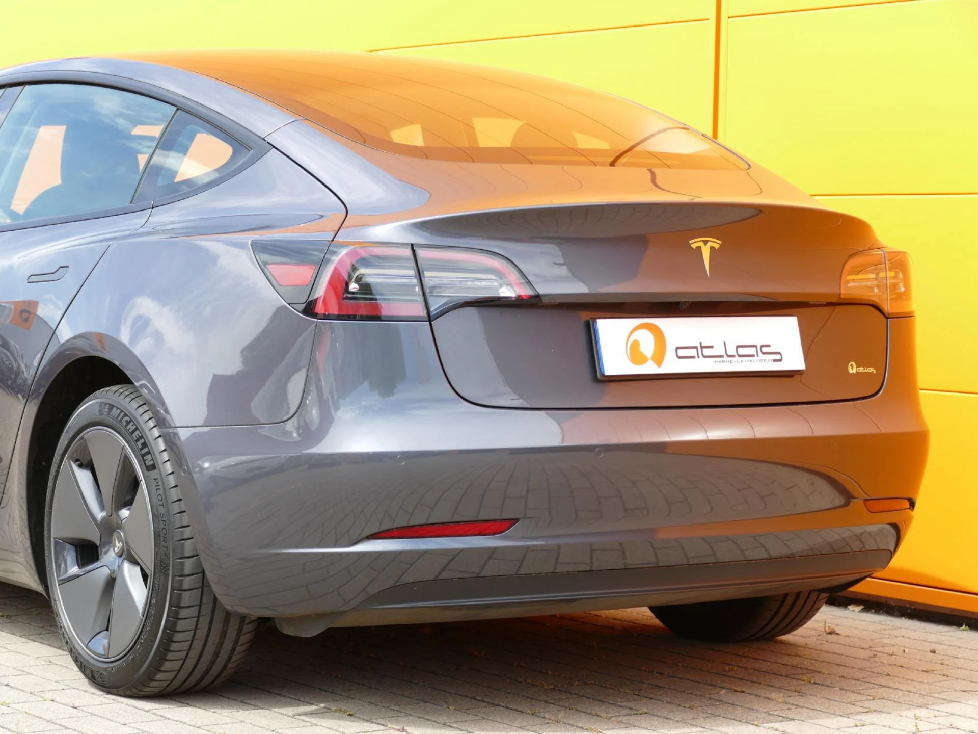 TESLA MODEL 3 - Miniature 31 sur 33 - Cliquer pour voir cette photo