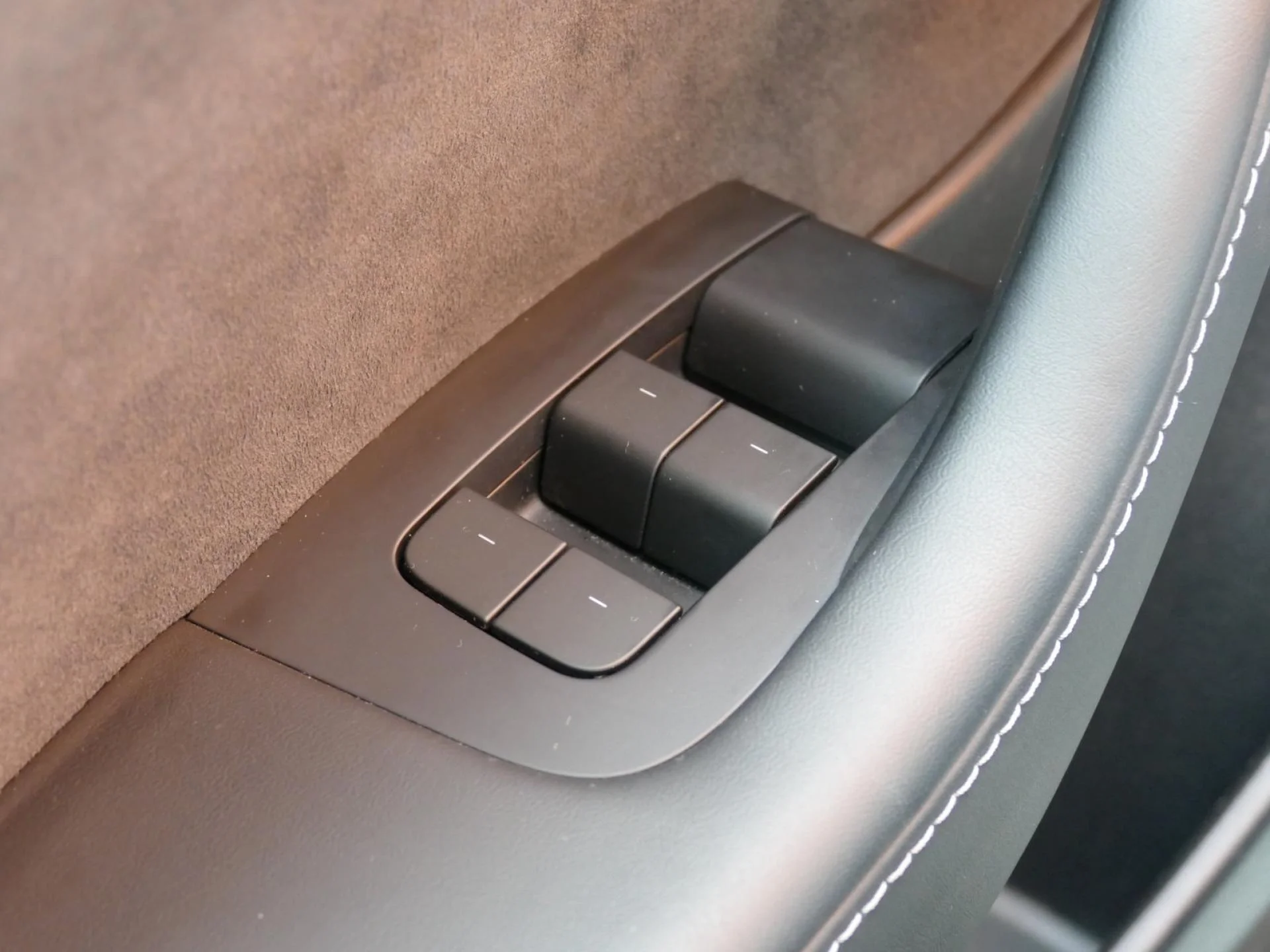 TESLA MODEL 3 - Miniature 26 sur 33 - Cliquer pour voir cette photo