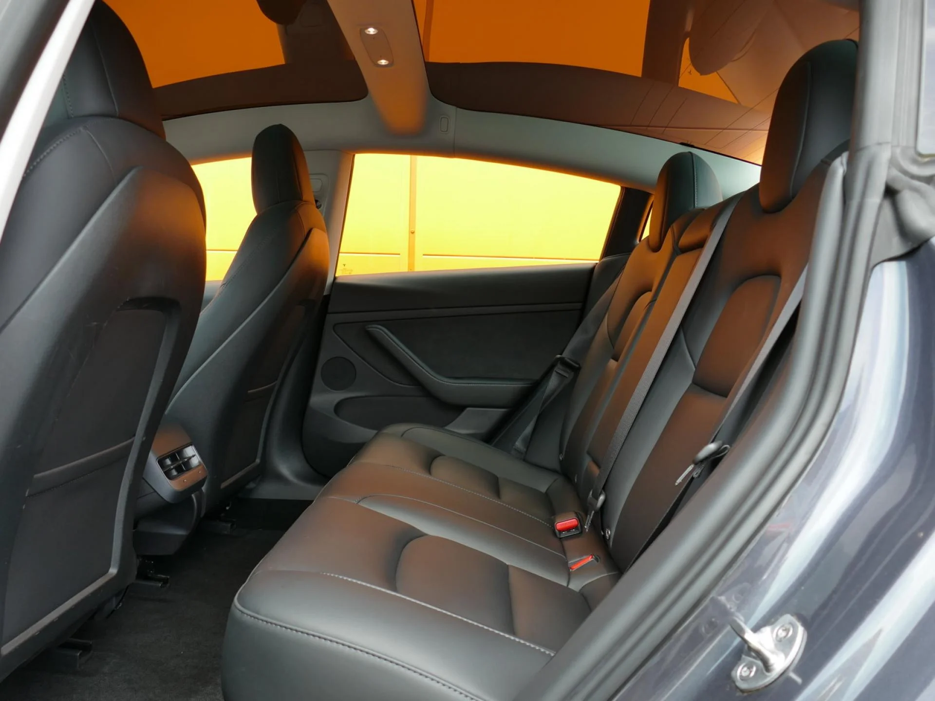 TESLA MODEL 3 - Miniature 8 sur 33 - Cliquer pour voir cette photo