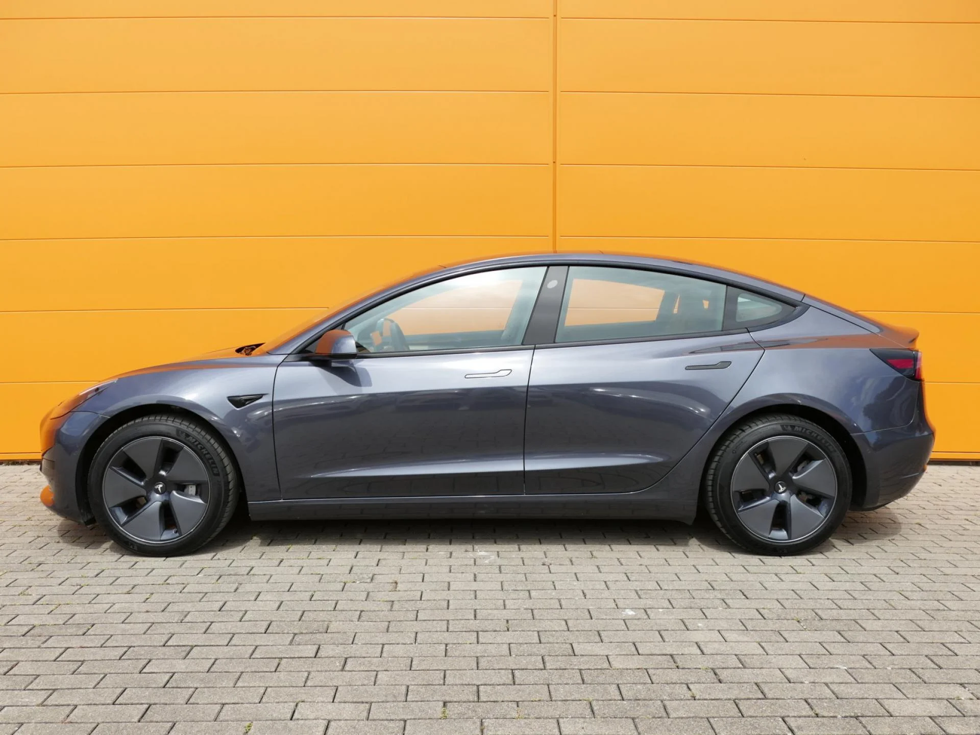 TESLA MODEL 3 - Miniature 4 sur 34 - Cliquer pour voir cette photo