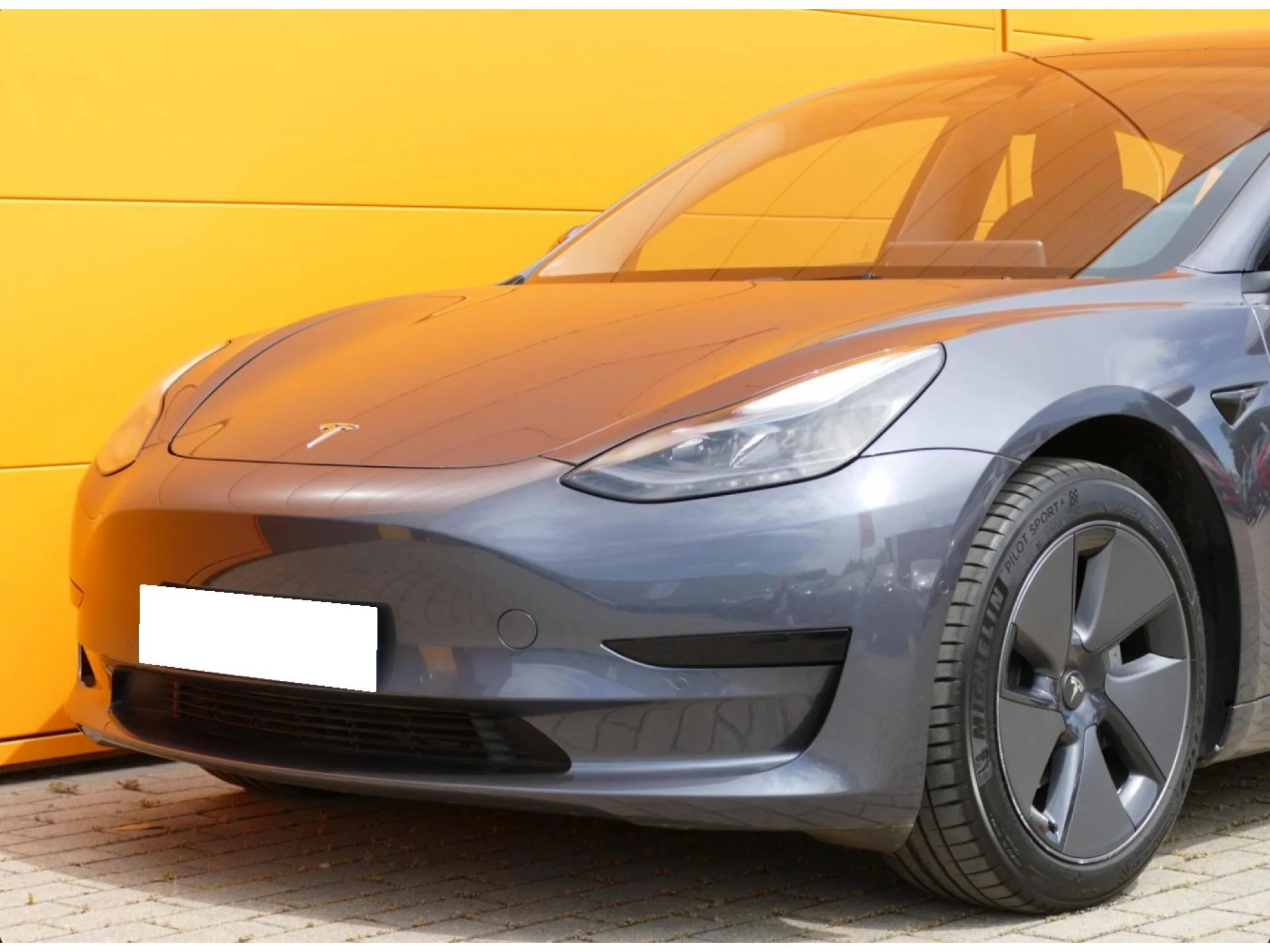TESLA MODEL 3 - Miniature 30 sur 34 - Cliquer pour voir cette photo