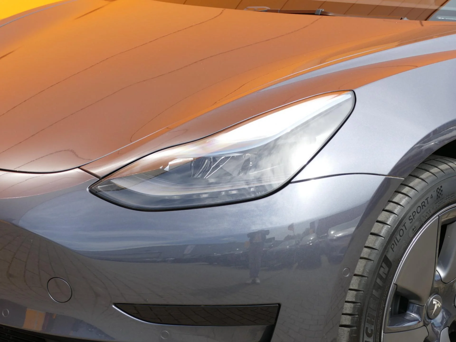 TESLA MODEL 3 - Miniature 31 sur 34 - Cliquer pour voir cette photo