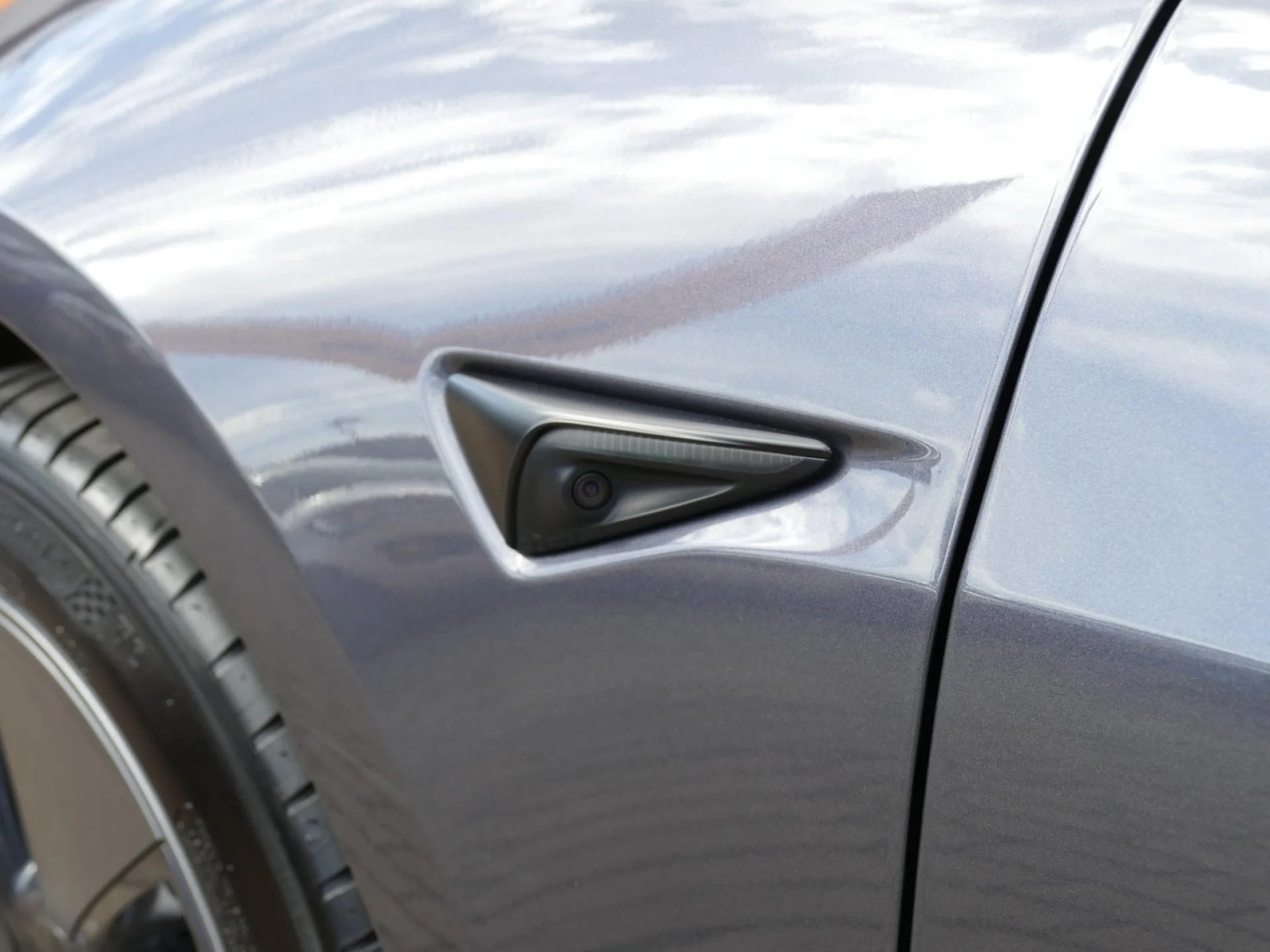 TESLA MODEL 3 - Miniature 31 sur 36 - Cliquer pour voir cette photo