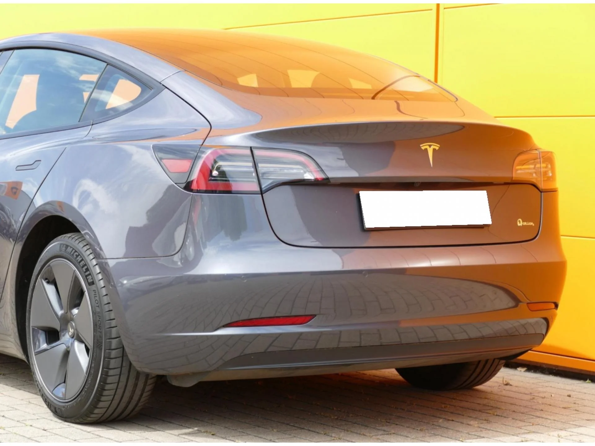 TESLA MODEL 3 - Miniature 32 sur 34 - Cliquer pour voir cette photo
