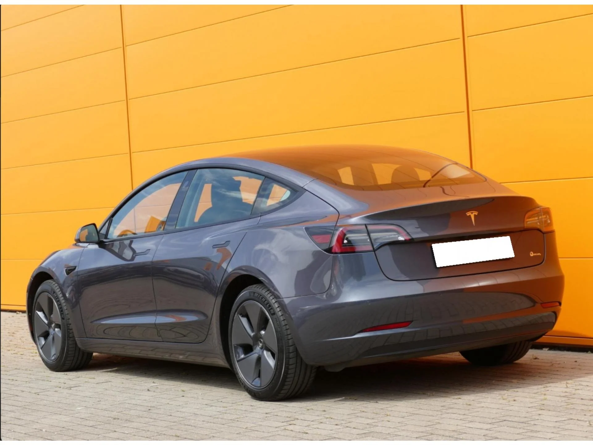 TESLA MODEL 3 - Miniature 5 sur 34 - Cliquer pour voir cette photo