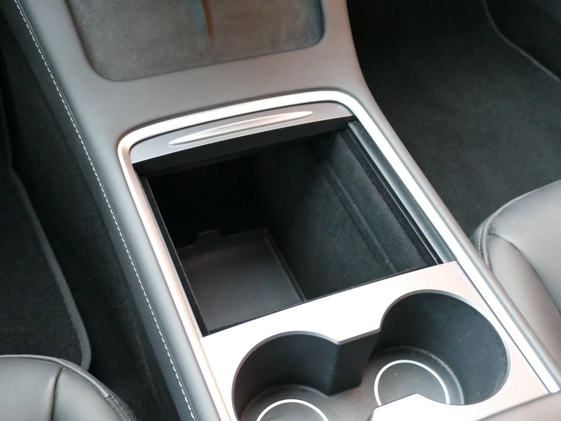 TESLA MODEL 3 - Miniature 25 sur 33 - Cliquer pour voir cette photo