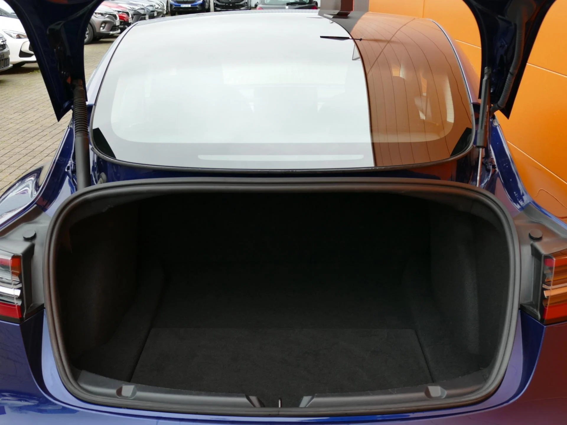 TESLA MODEL 3 - Miniature 9 sur 33 - Cliquer pour voir cette photo