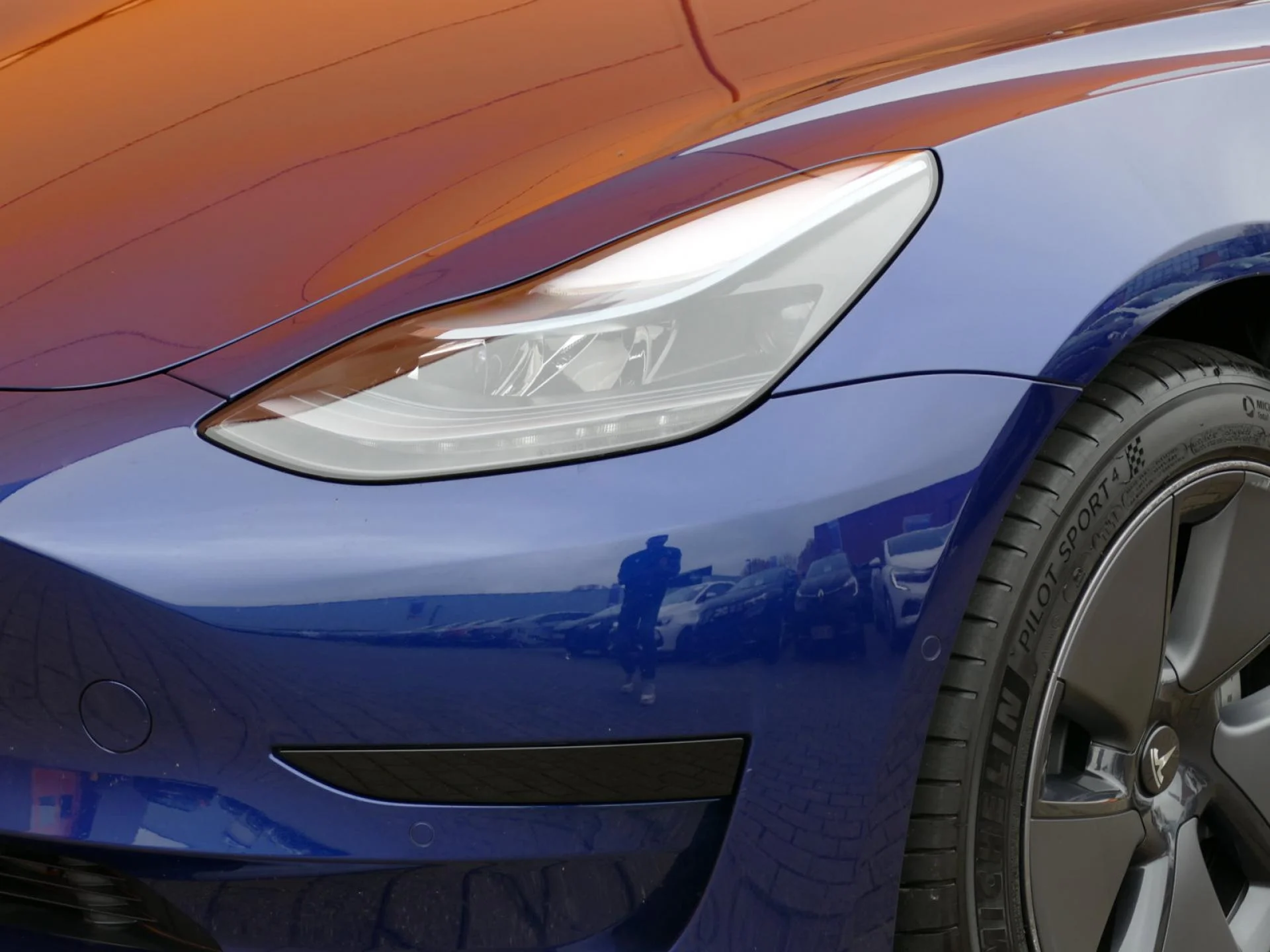 TESLA MODEL 3 - Miniature 28 sur 33 - Cliquer pour voir cette photo