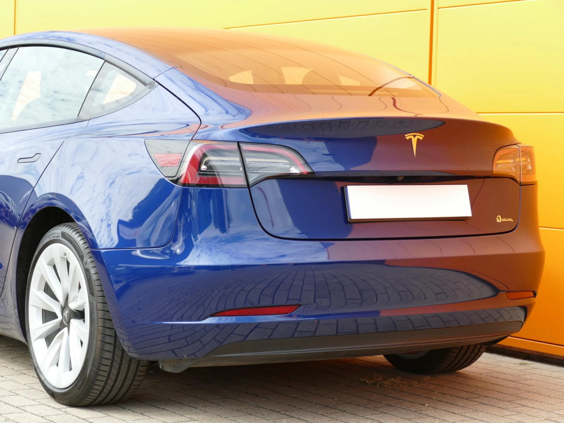 TESLA MODEL 3 - Miniature 33 sur 35 - Cliquer pour voir cette photo