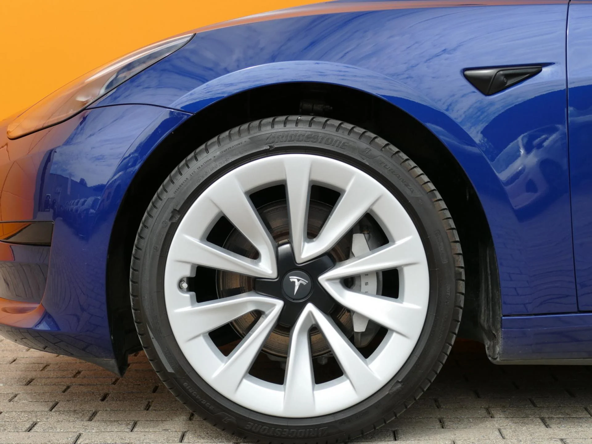 TESLA MODEL 3 - Miniature 34 sur 35 - Cliquer pour voir cette photo