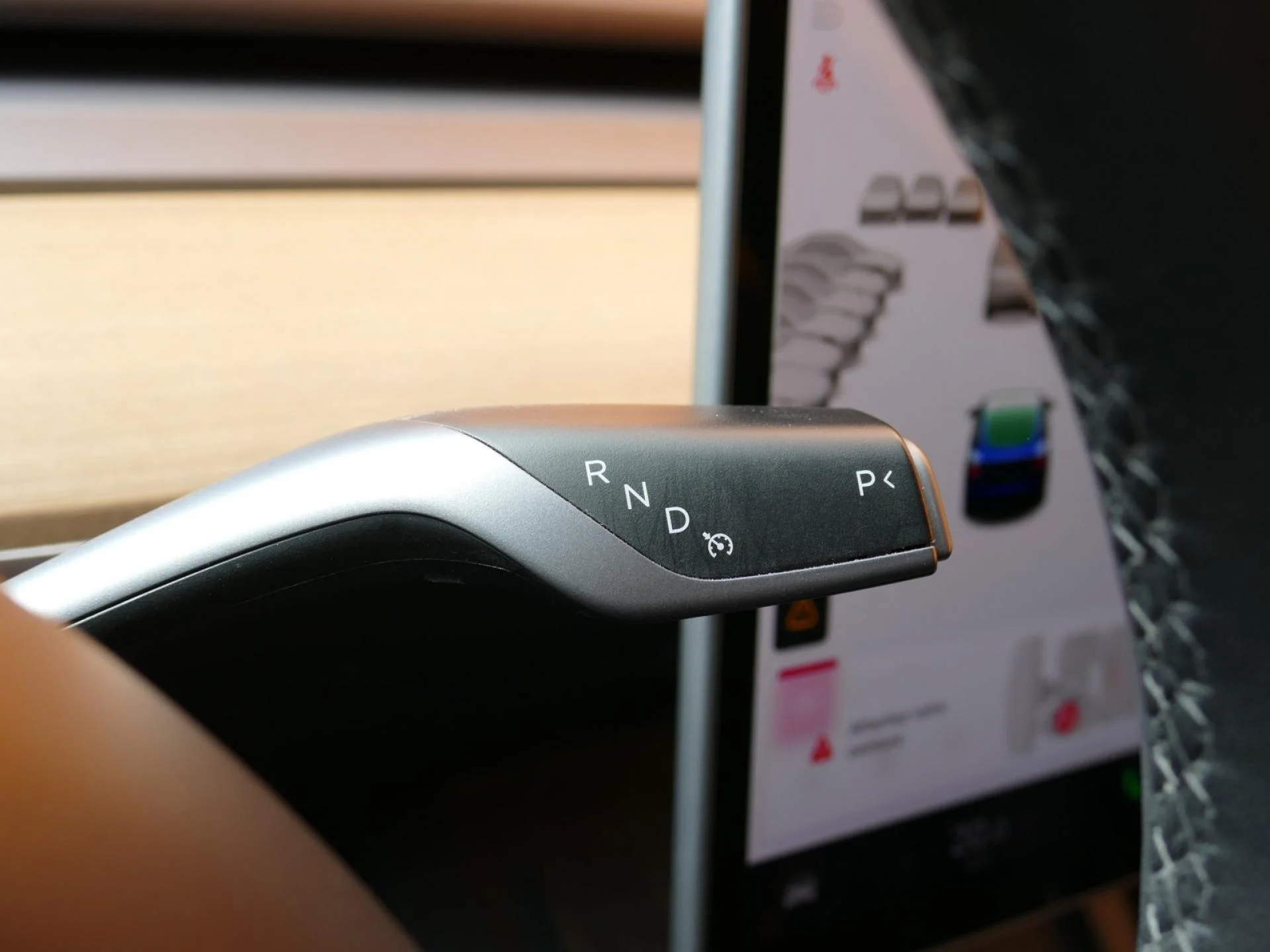 TESLA MODEL 3 - Miniature 28 sur 35 - Cliquer pour voir cette photo