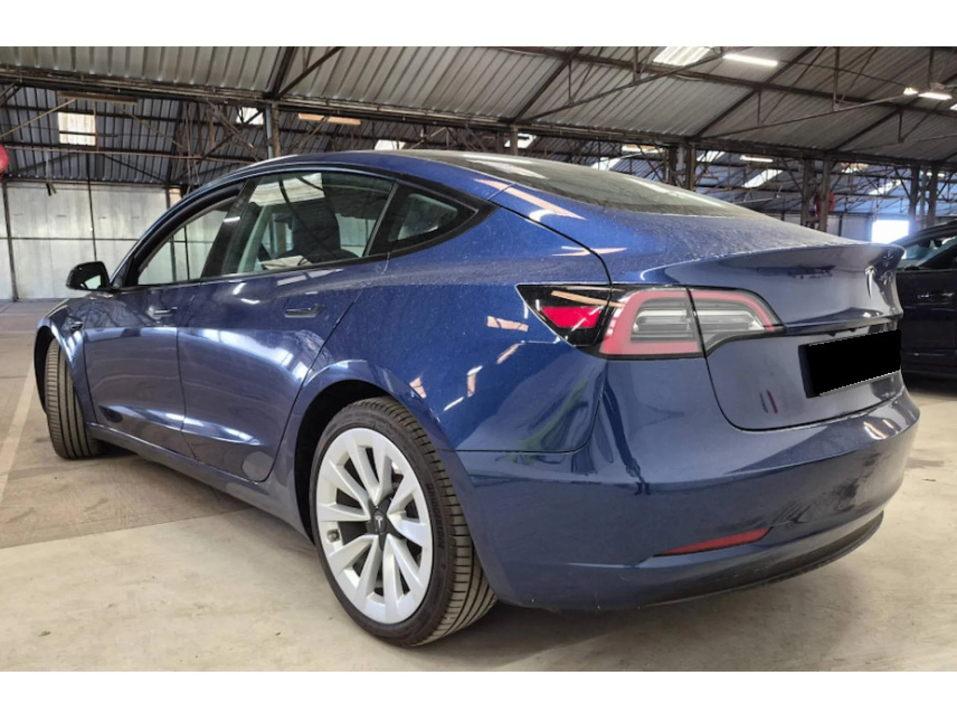 TESLA MODEL 3 - Miniature 3 sur 4 - Cliquer pour voir cette photo