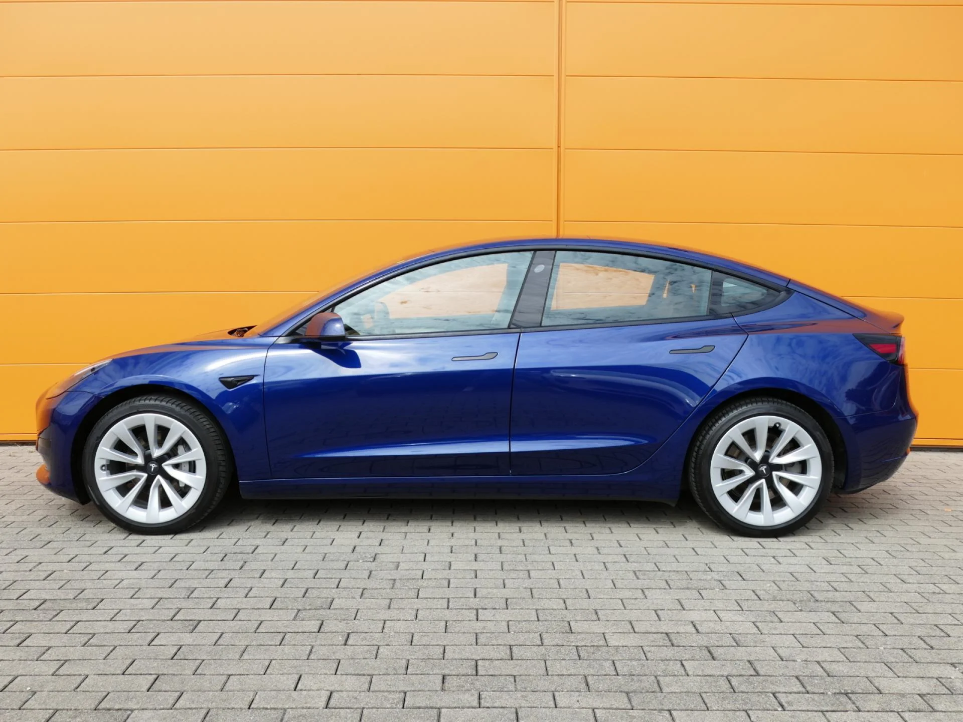 TESLA MODEL 3 - Miniature 4 sur 35 - Cliquer pour voir cette photo
