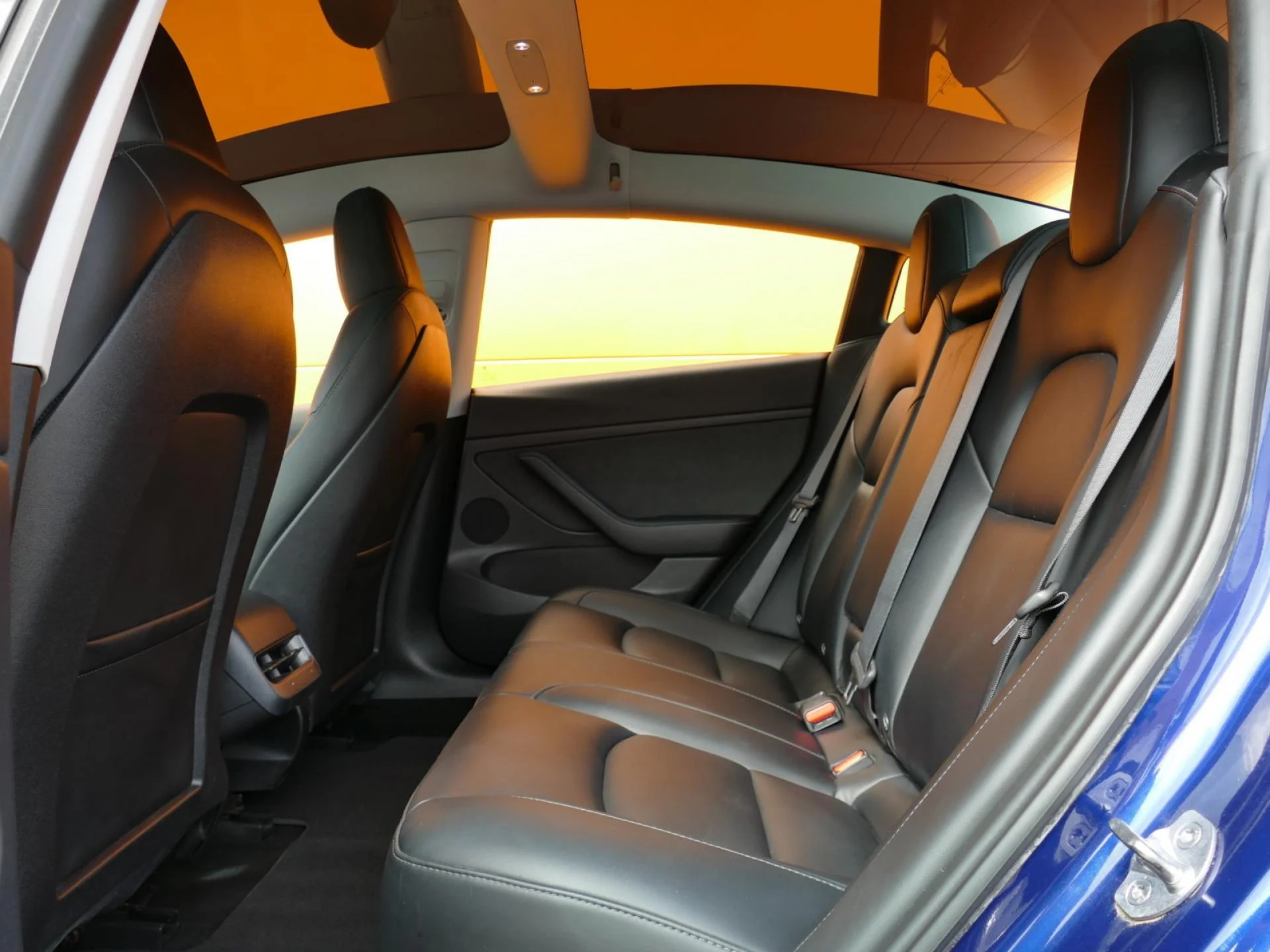 TESLA MODEL 3 - Miniature 9 sur 35 - Cliquer pour voir cette photo