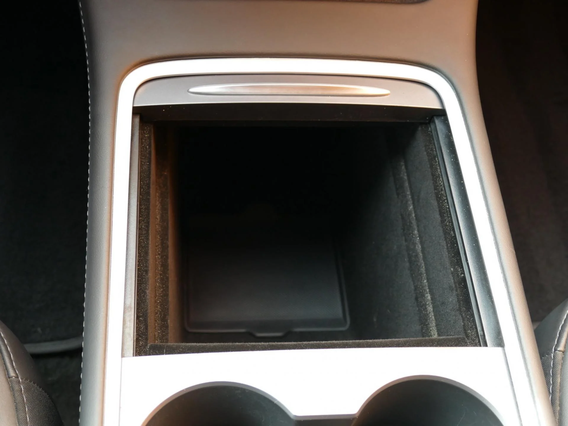 TESLA MODEL 3 - Miniature 25 sur 35 - Cliquer pour voir cette photo