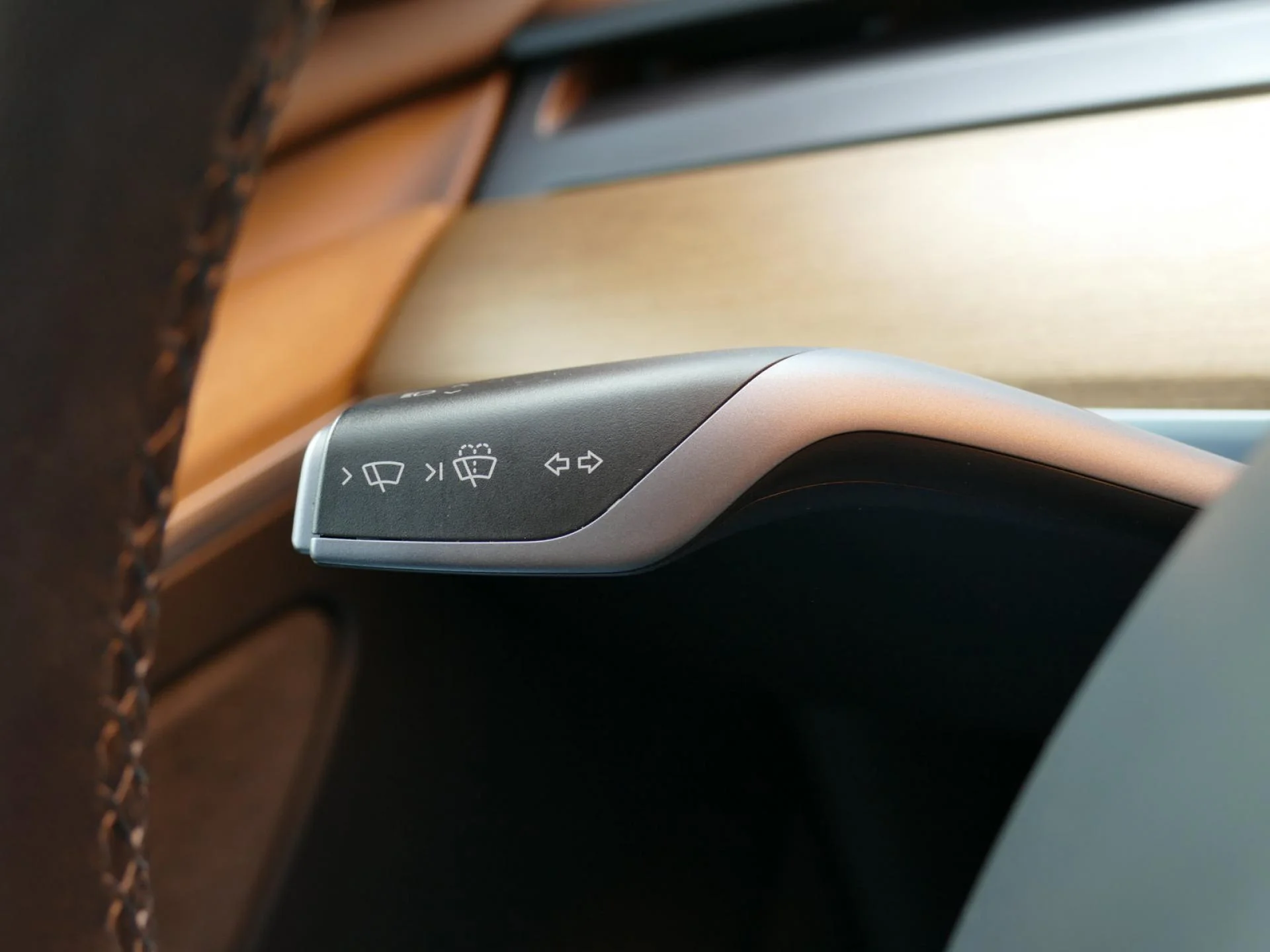 TESLA MODEL 3 - Miniature 27 sur 35 - Cliquer pour voir cette photo