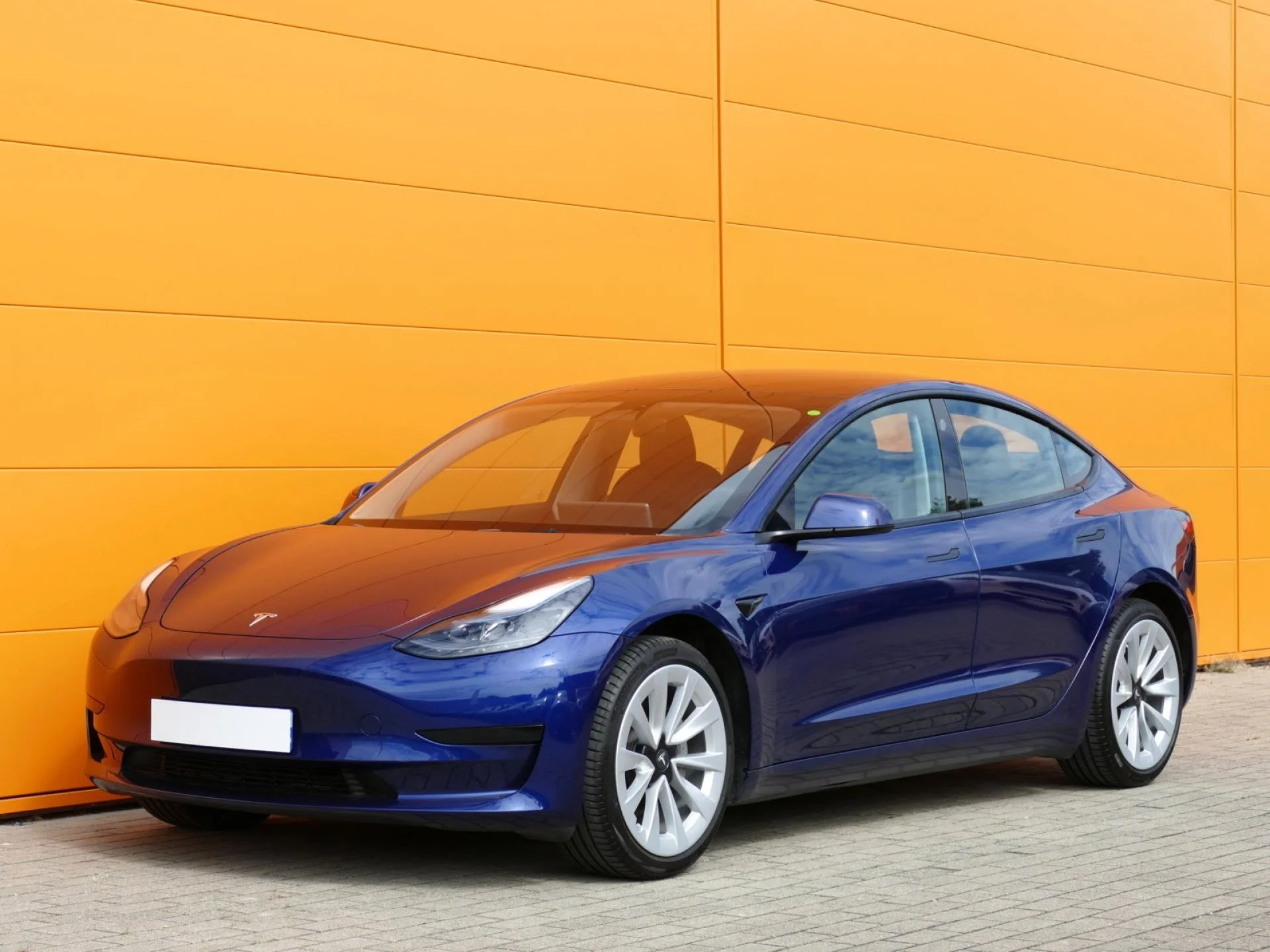 TESLA MODEL 3 - Miniature 3 sur 35 - Cliquer pour voir cette photo