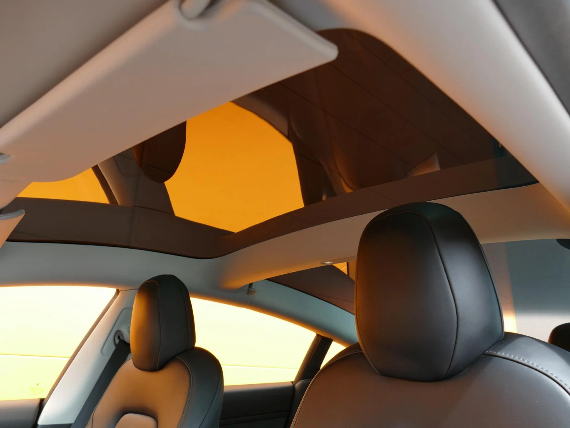 TESLA MODEL 3 - Miniature 22 sur 35 - Cliquer pour voir cette photo