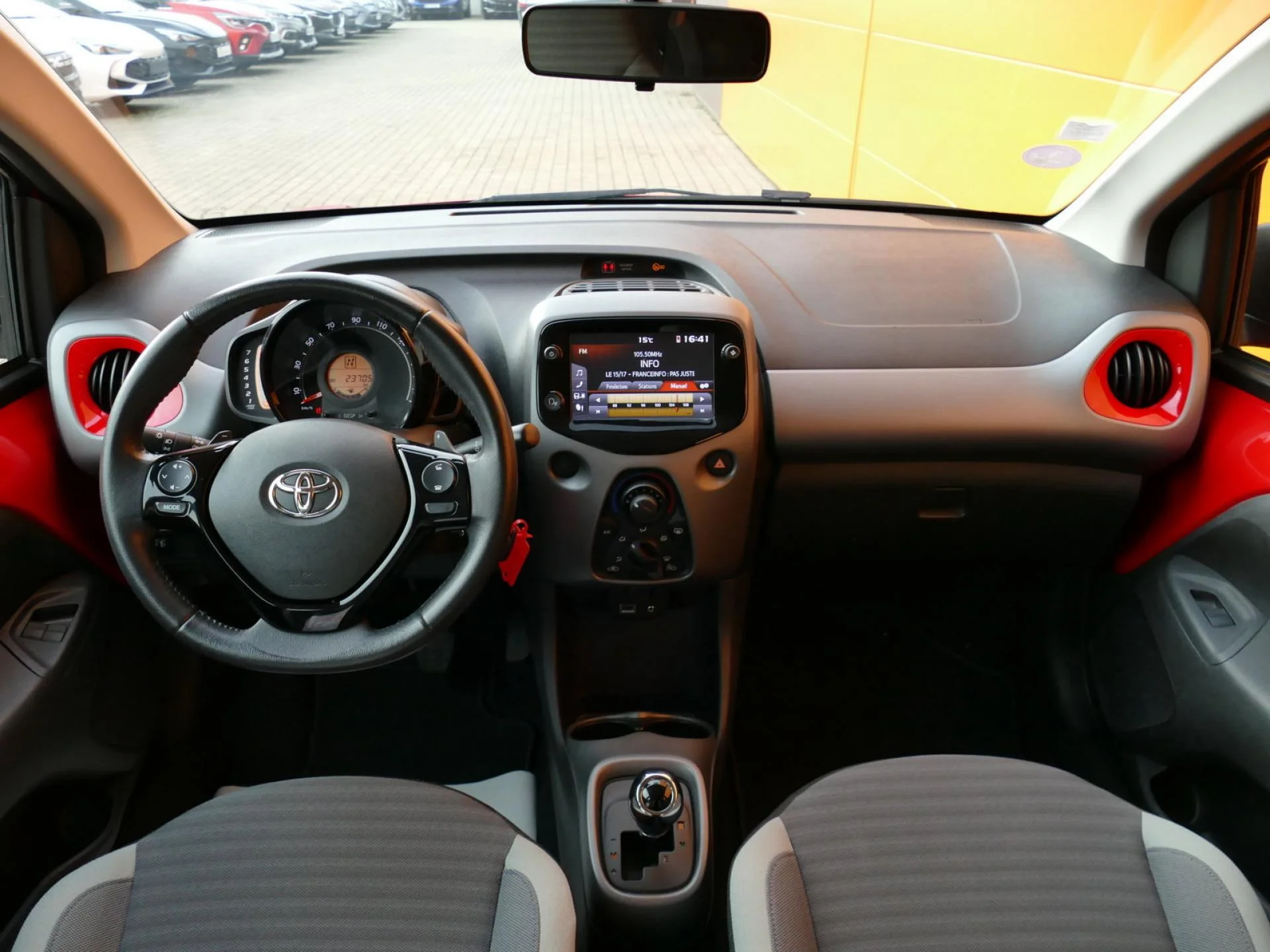 TOYOTA AYGO - Miniature 5 sur 31 - Cliquer pour voir cette photo