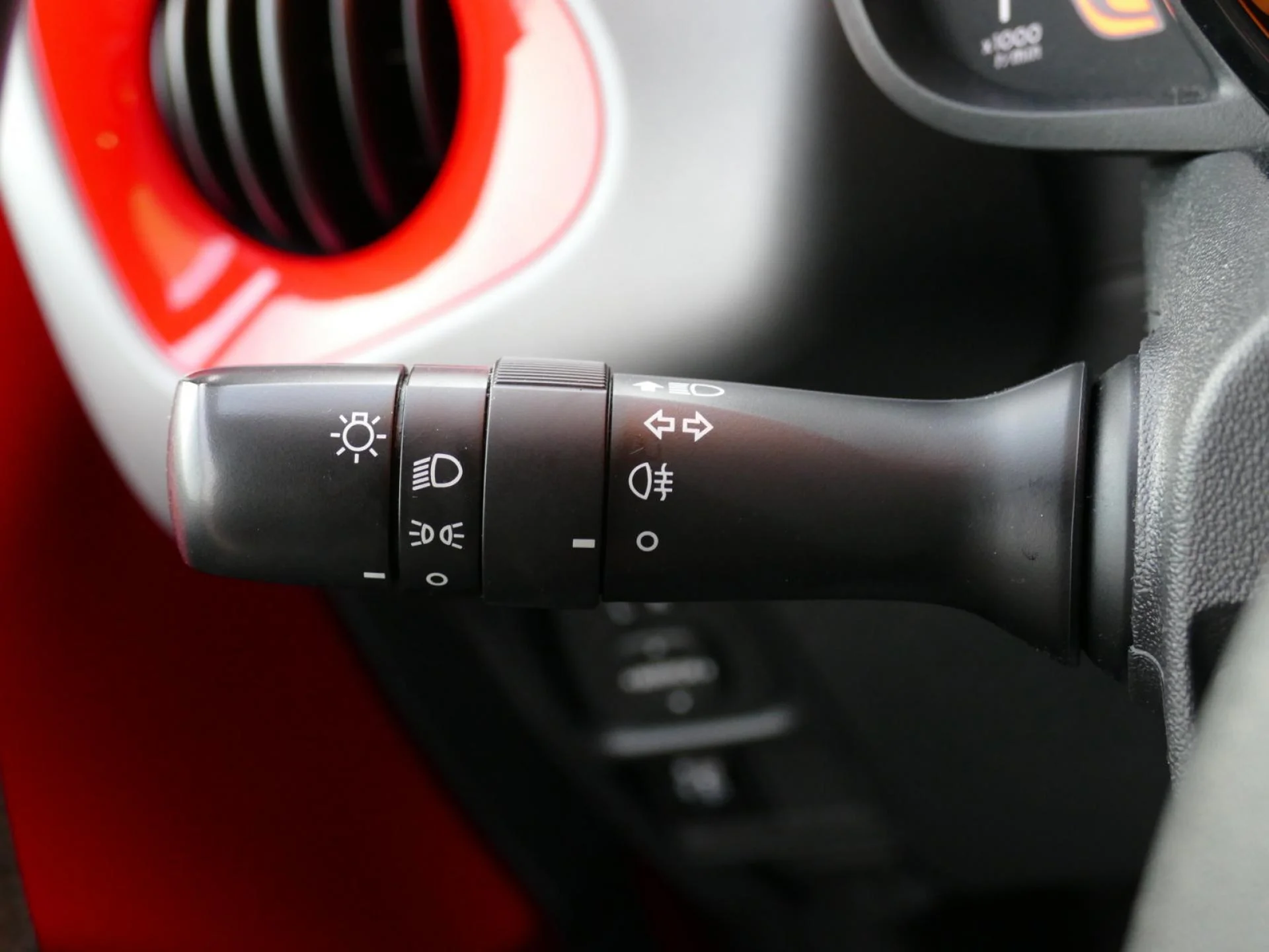 TOYOTA AYGO - Miniature 22 sur 31 - Cliquer pour voir cette photo