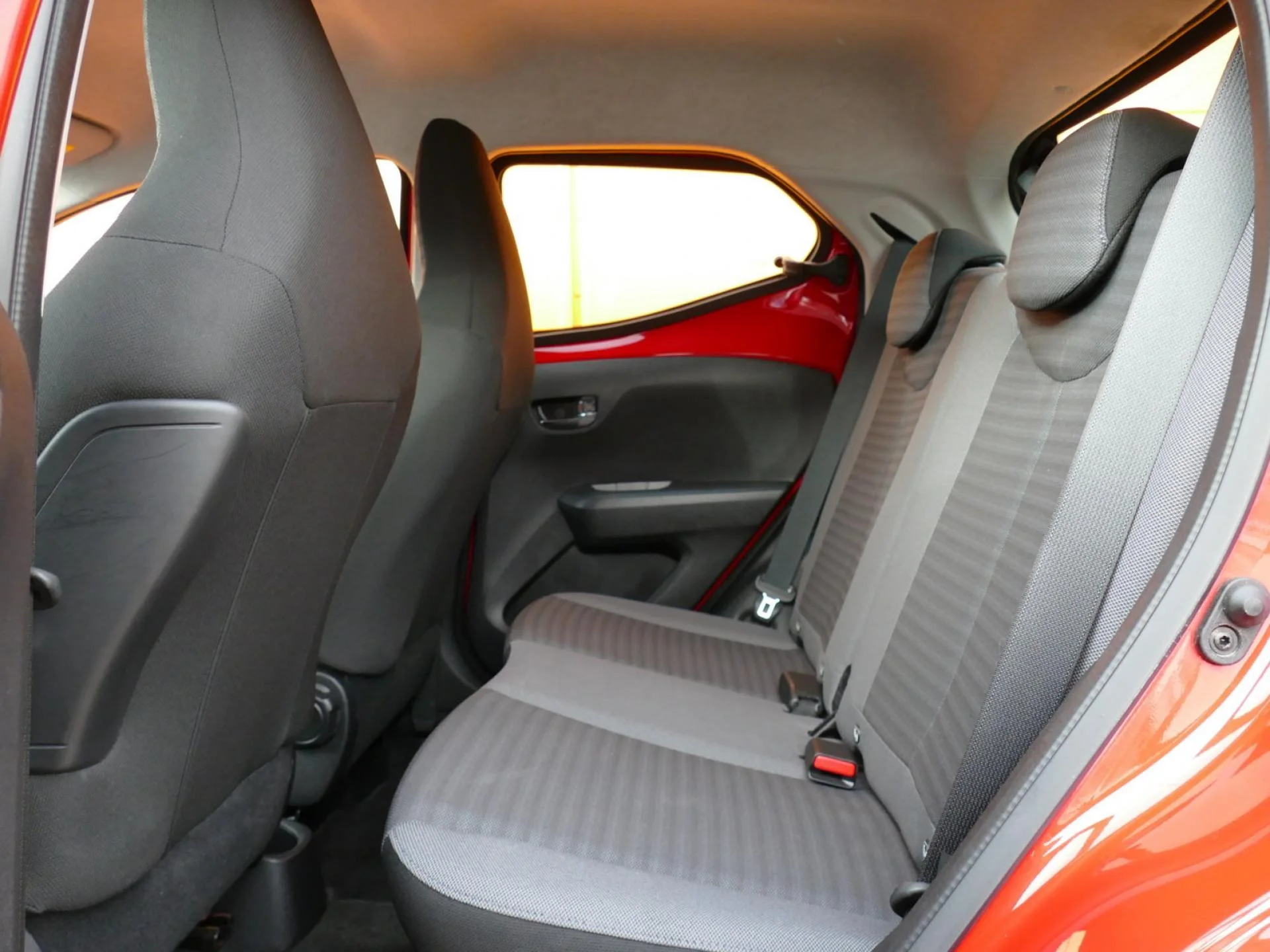 TOYOTA AYGO - Miniature 7 sur 31 - Cliquer pour voir cette photo