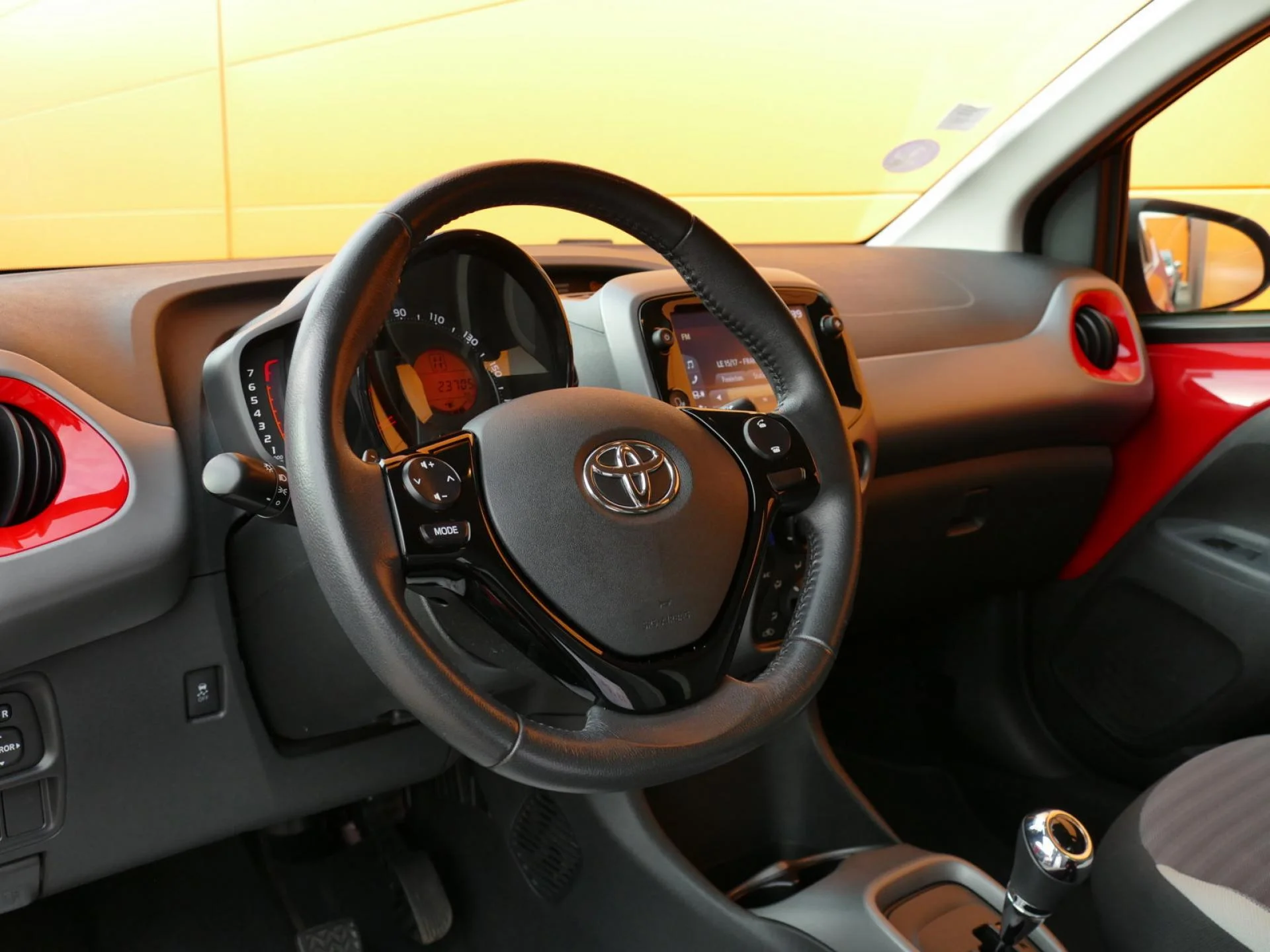 TOYOTA AYGO - Miniature 14 sur 31 - Cliquer pour voir cette photo