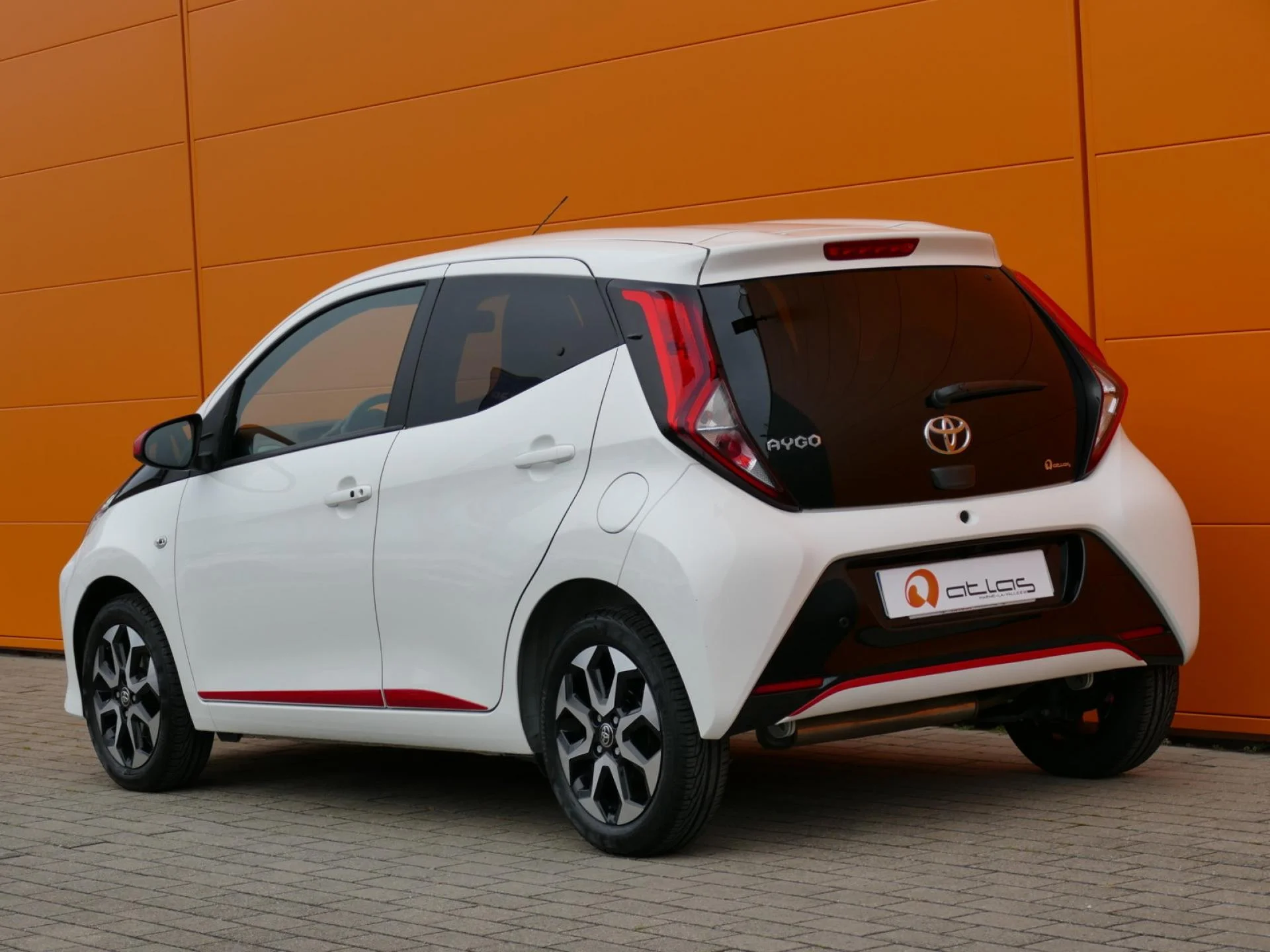 TOYOTA AYGO - Miniature 4 sur 32 - Cliquer pour voir cette photo