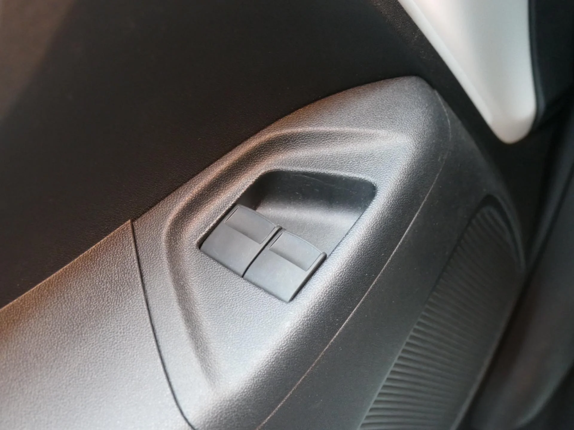 TOYOTA AYGO - Miniature 21 sur 32 - Cliquer pour voir cette photo