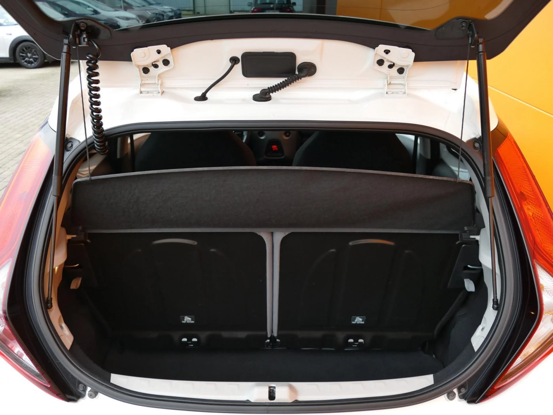 TOYOTA AYGO - Miniature 8 sur 32 - Cliquer pour voir cette photo