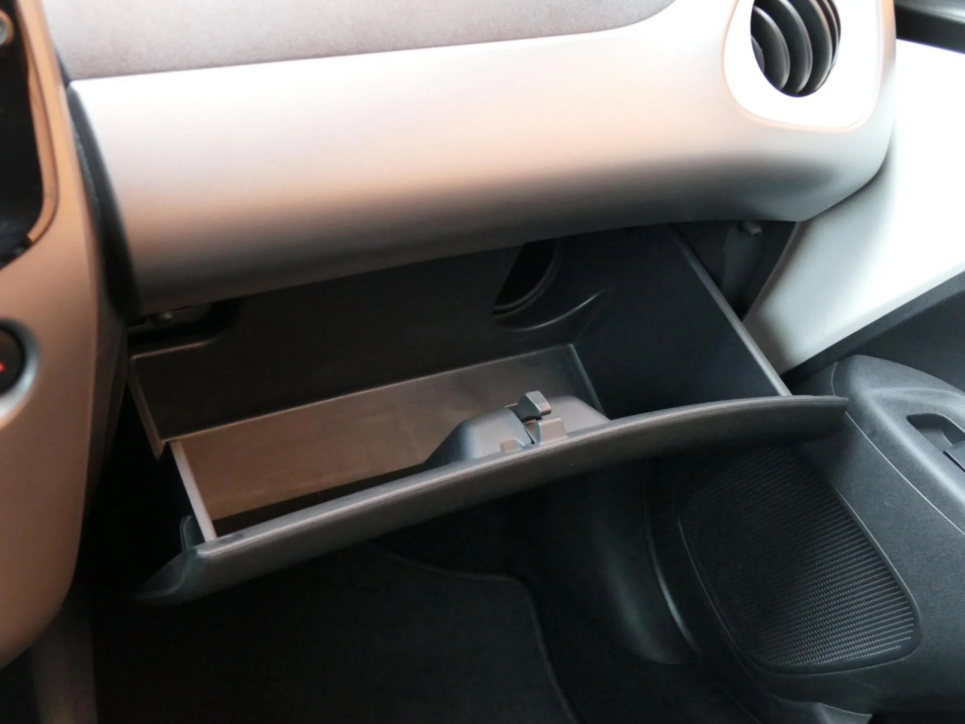 TOYOTA AYGO - Miniature 20 sur 32 - Cliquer pour voir cette photo