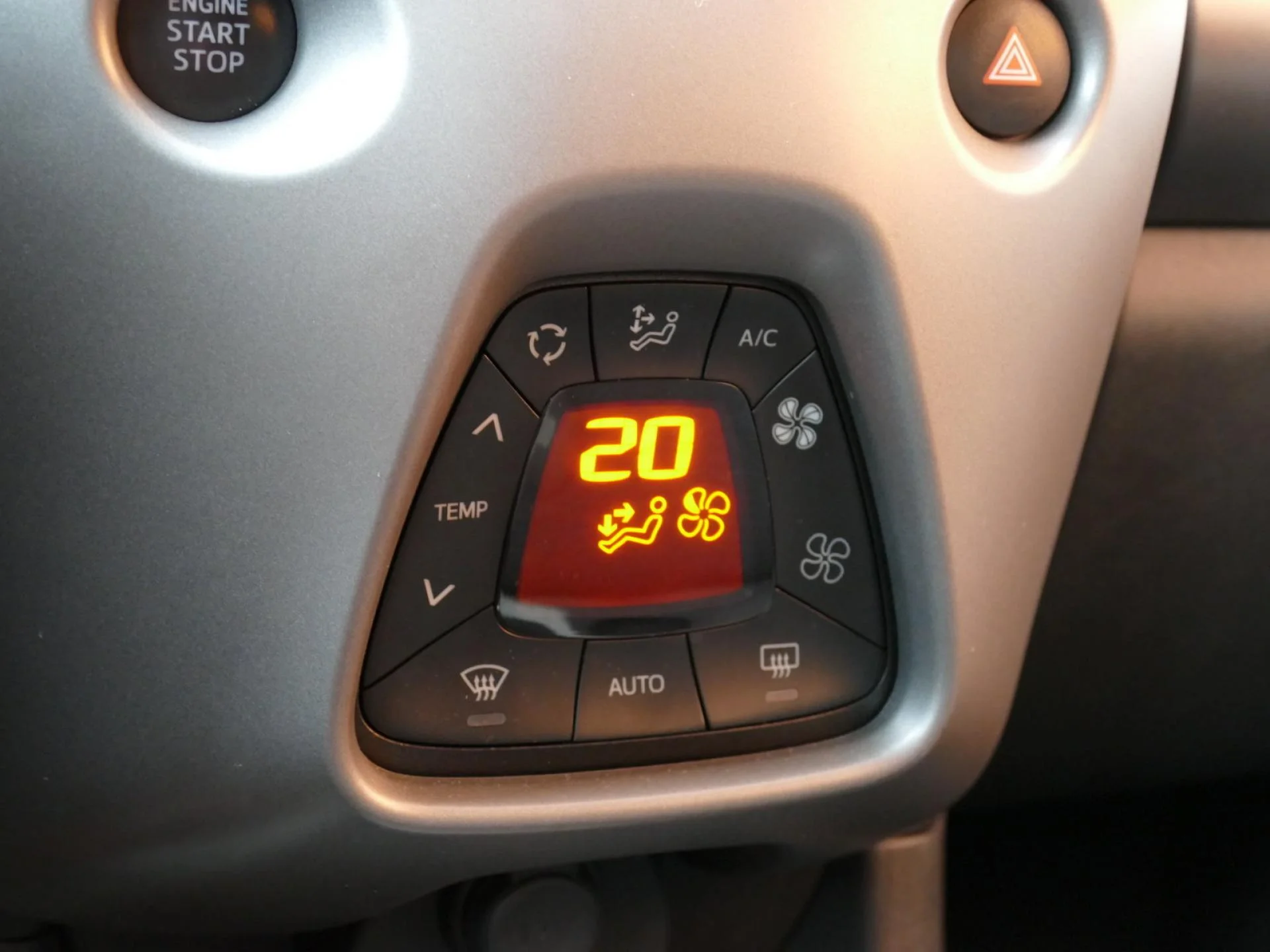 TOYOTA AYGO - Miniature 12 sur 32 - Cliquer pour voir cette photo
