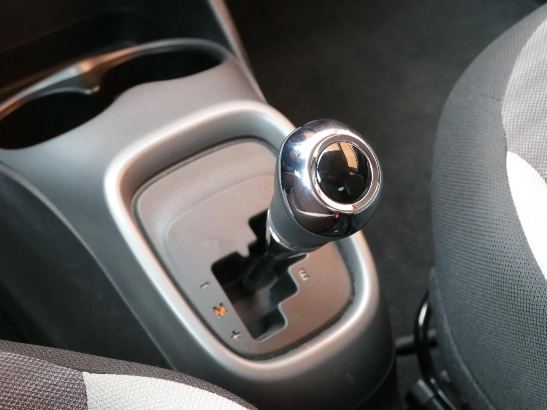 TOYOTA AYGO - Miniature 17 sur 32 - Cliquer pour voir cette photo