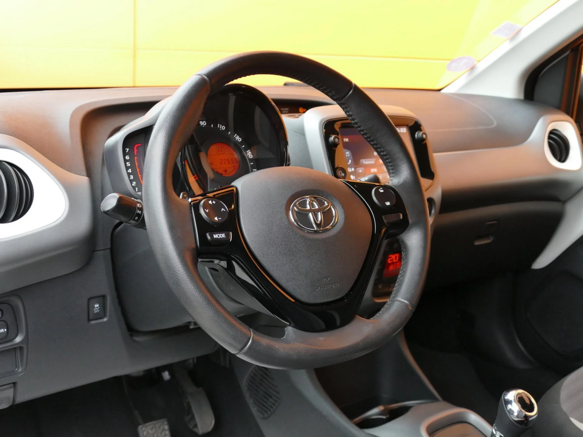 TOYOTA AYGO - Miniature 13 sur 32 - Cliquer pour voir cette photo