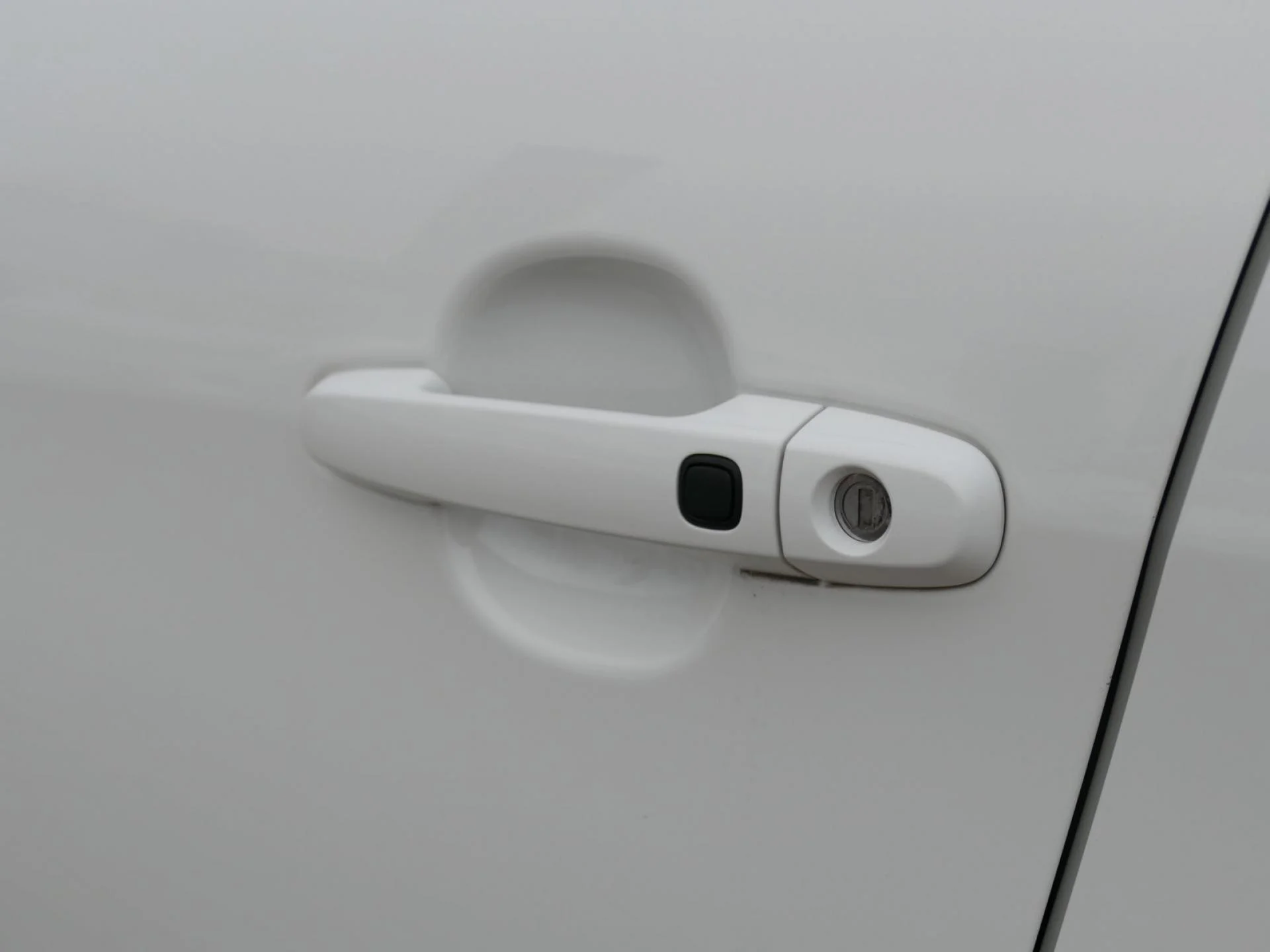 TOYOTA AYGO - Miniature 24 sur 32 - Cliquer pour voir cette photo