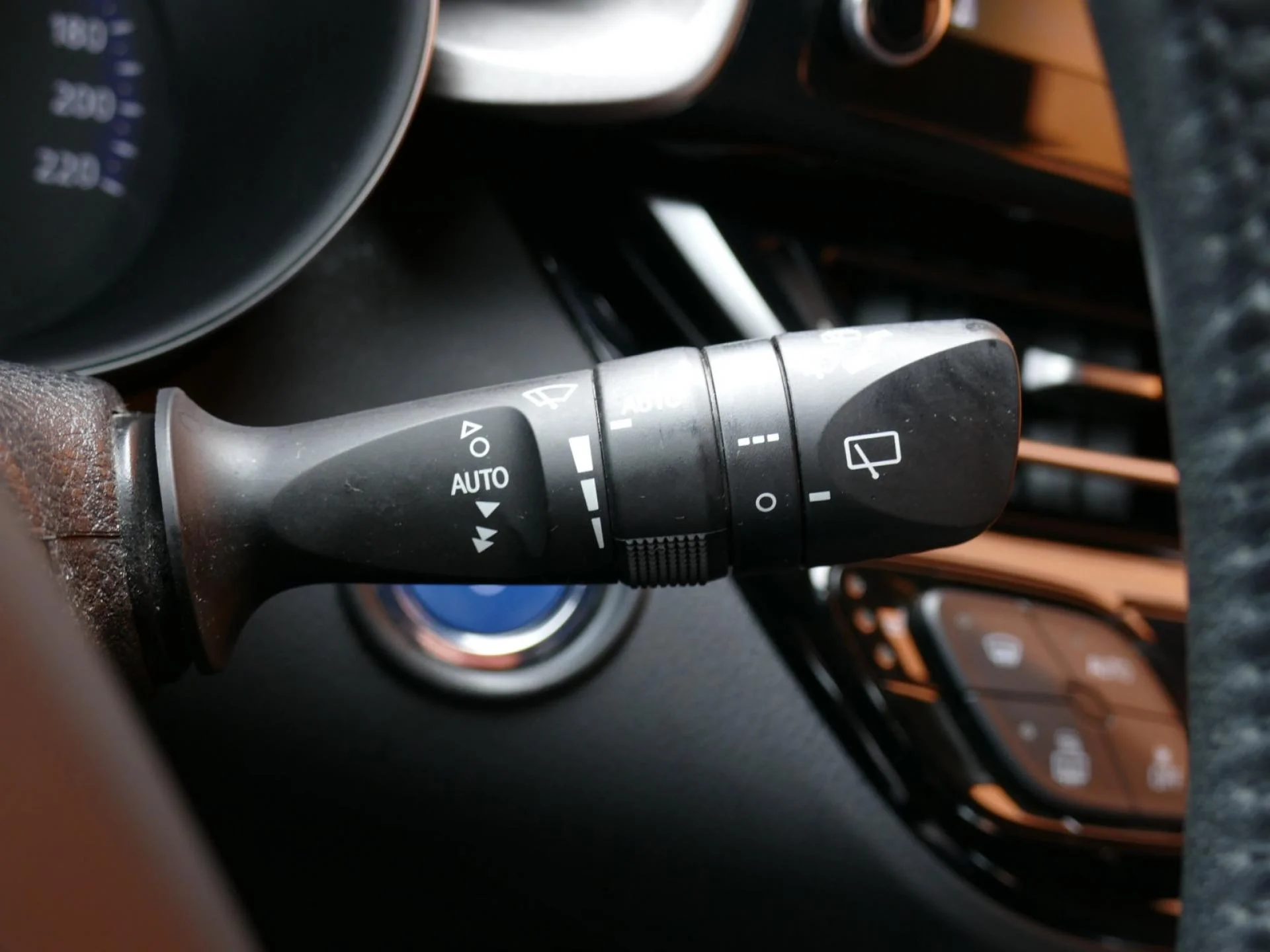 TOYOTA C-HR - Miniature 27 sur 27 - Cliquer pour voir cette photo