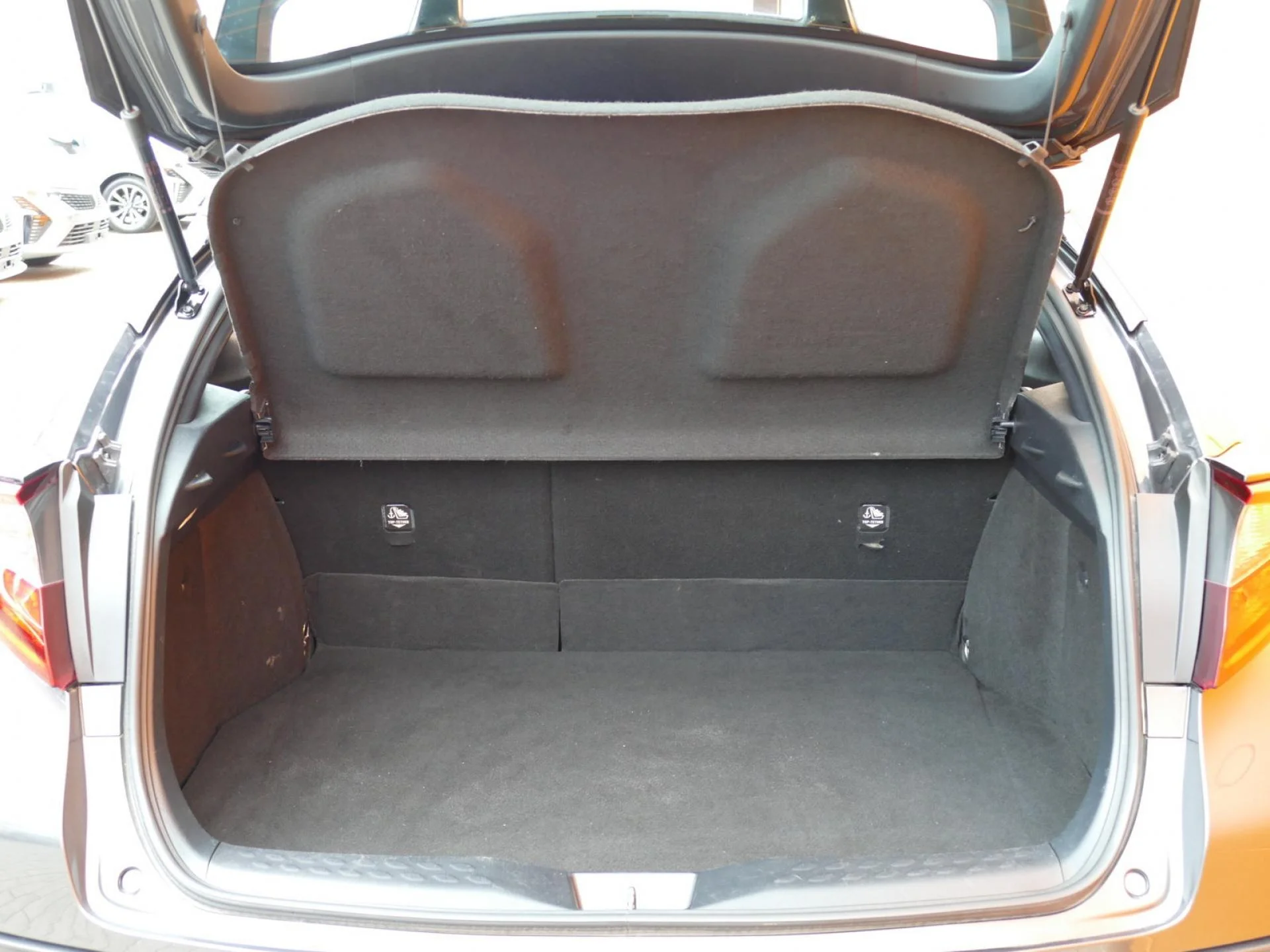 TOYOTA C-HR - Miniature 9 sur 27 - Cliquer pour voir cette photo