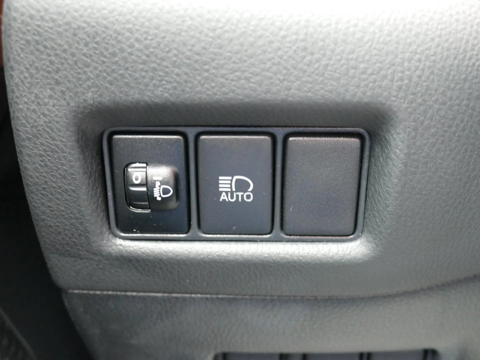 TOYOTA C-HR - Miniature 16 sur 27 - Cliquer pour voir cette photo