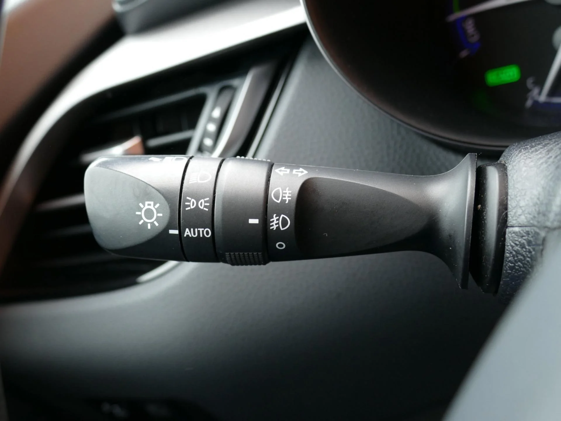 TOYOTA C-HR - Miniature 26 sur 27 - Cliquer pour voir cette photo