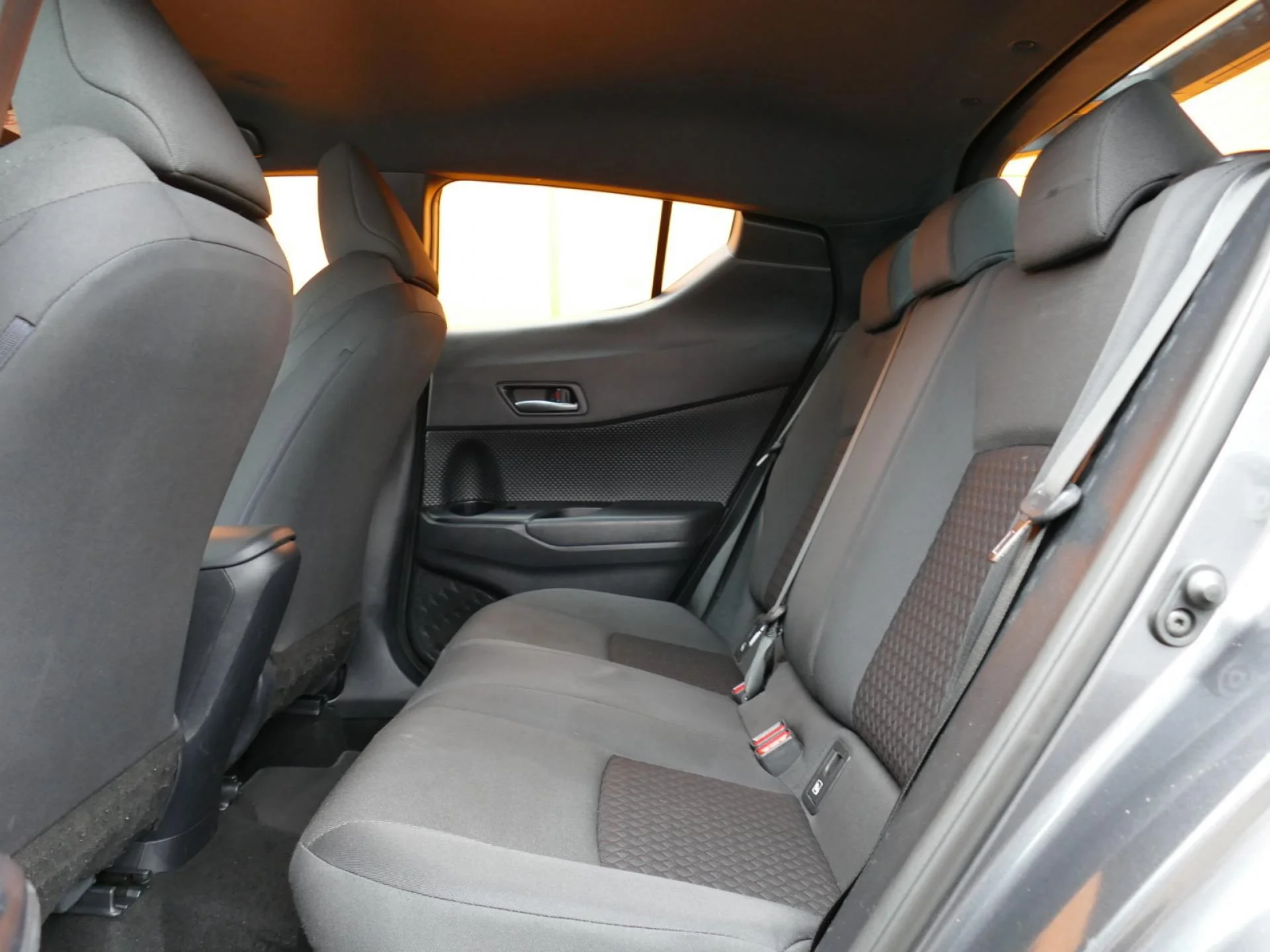 TOYOTA C-HR - Miniature 8 sur 27 - Cliquer pour voir cette photo