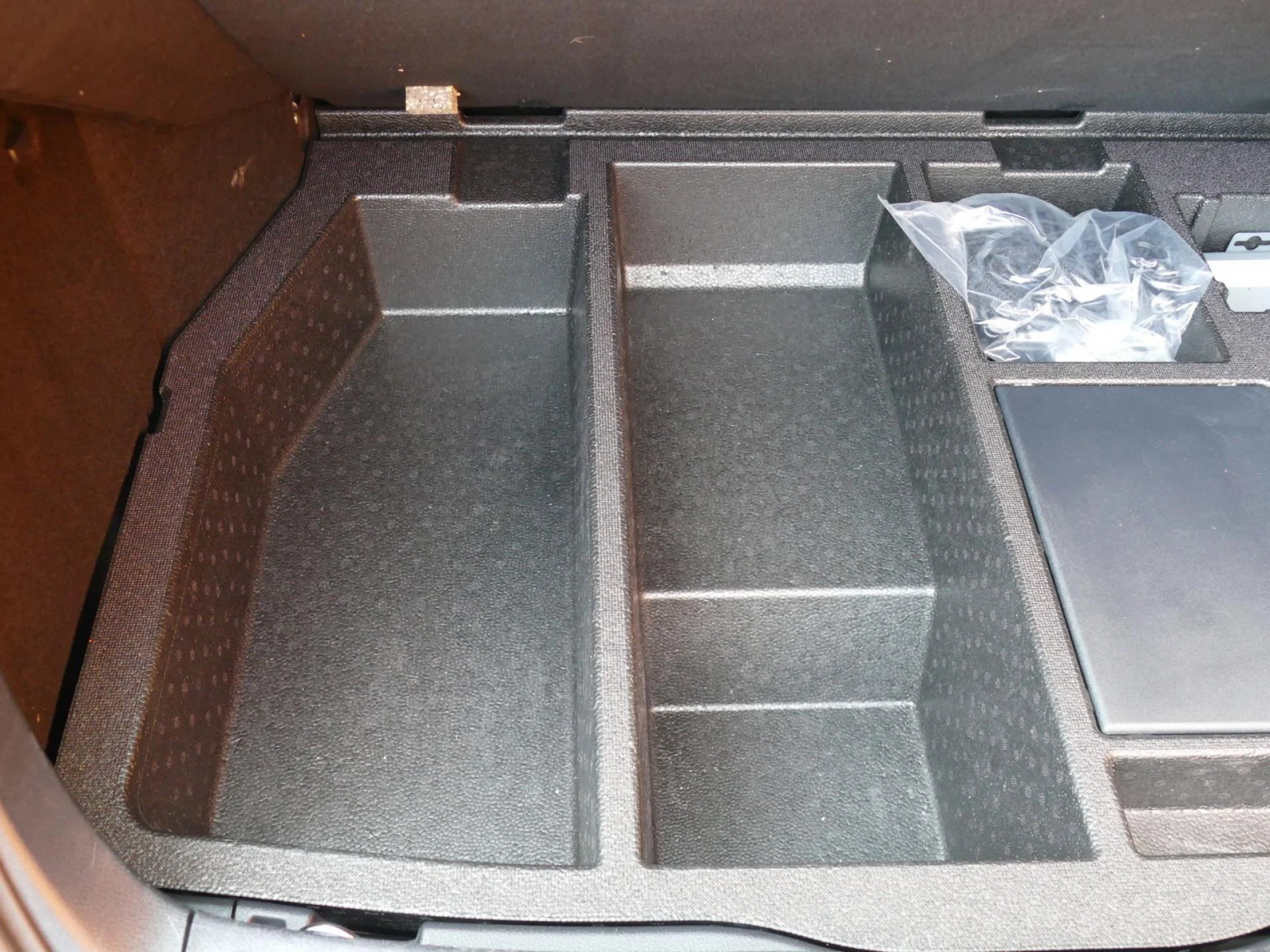 TOYOTA C-HR - Miniature 24 sur 27 - Cliquer pour voir cette photo