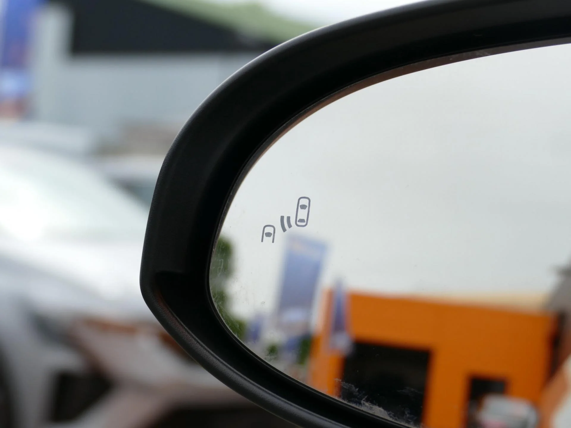 TOYOTA C-HR - Miniature 28 sur 35 - Cliquer pour voir cette photo