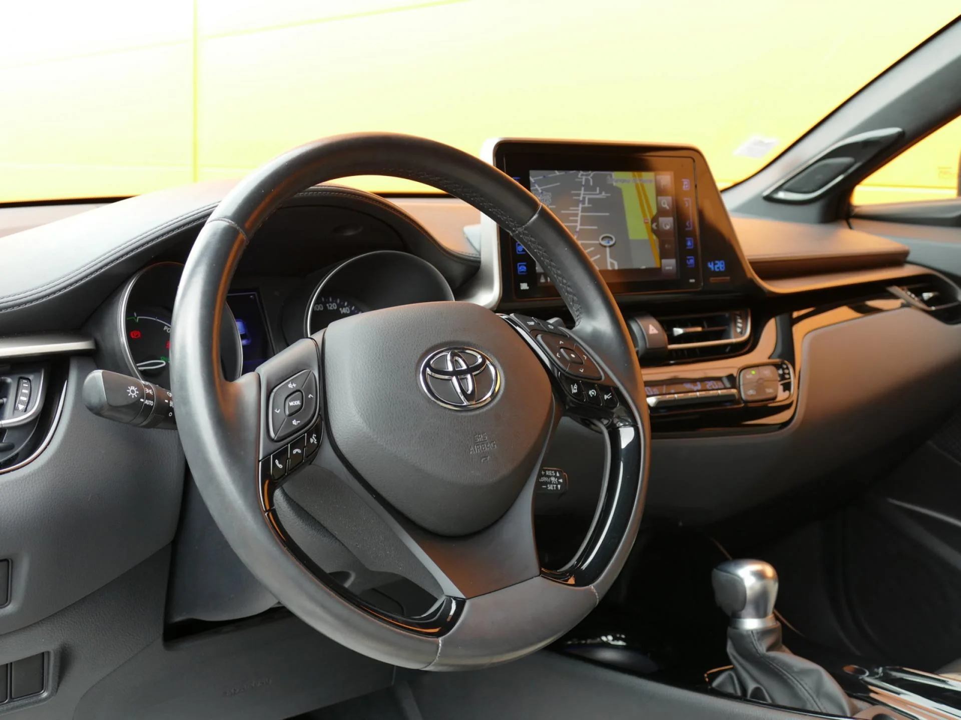 TOYOTA C-HR - Miniature 13 sur 35 - Cliquer pour voir cette photo