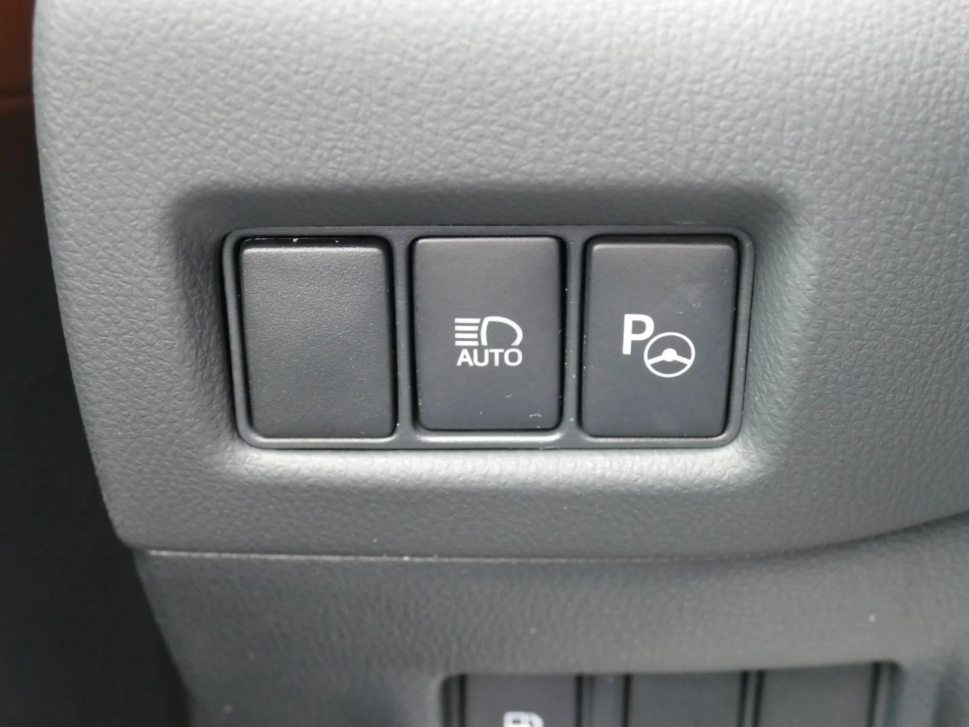 TOYOTA C-HR - Miniature 21 sur 35 - Cliquer pour voir cette photo