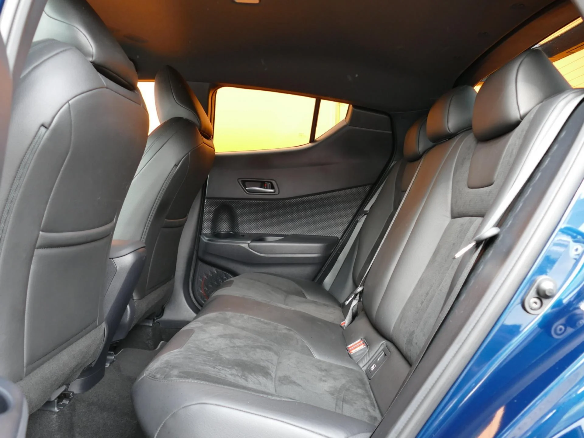TOYOTA C-HR - Miniature 7 sur 34 - Cliquer pour voir cette photo
