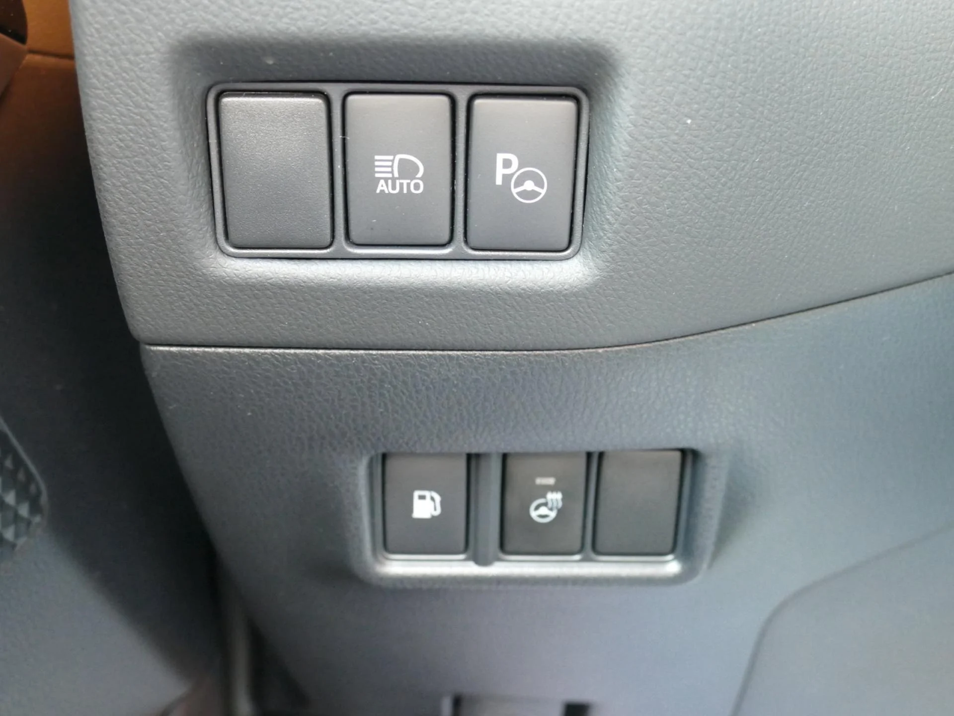 TOYOTA C-HR - Miniature 19 sur 34 - Cliquer pour voir cette photo