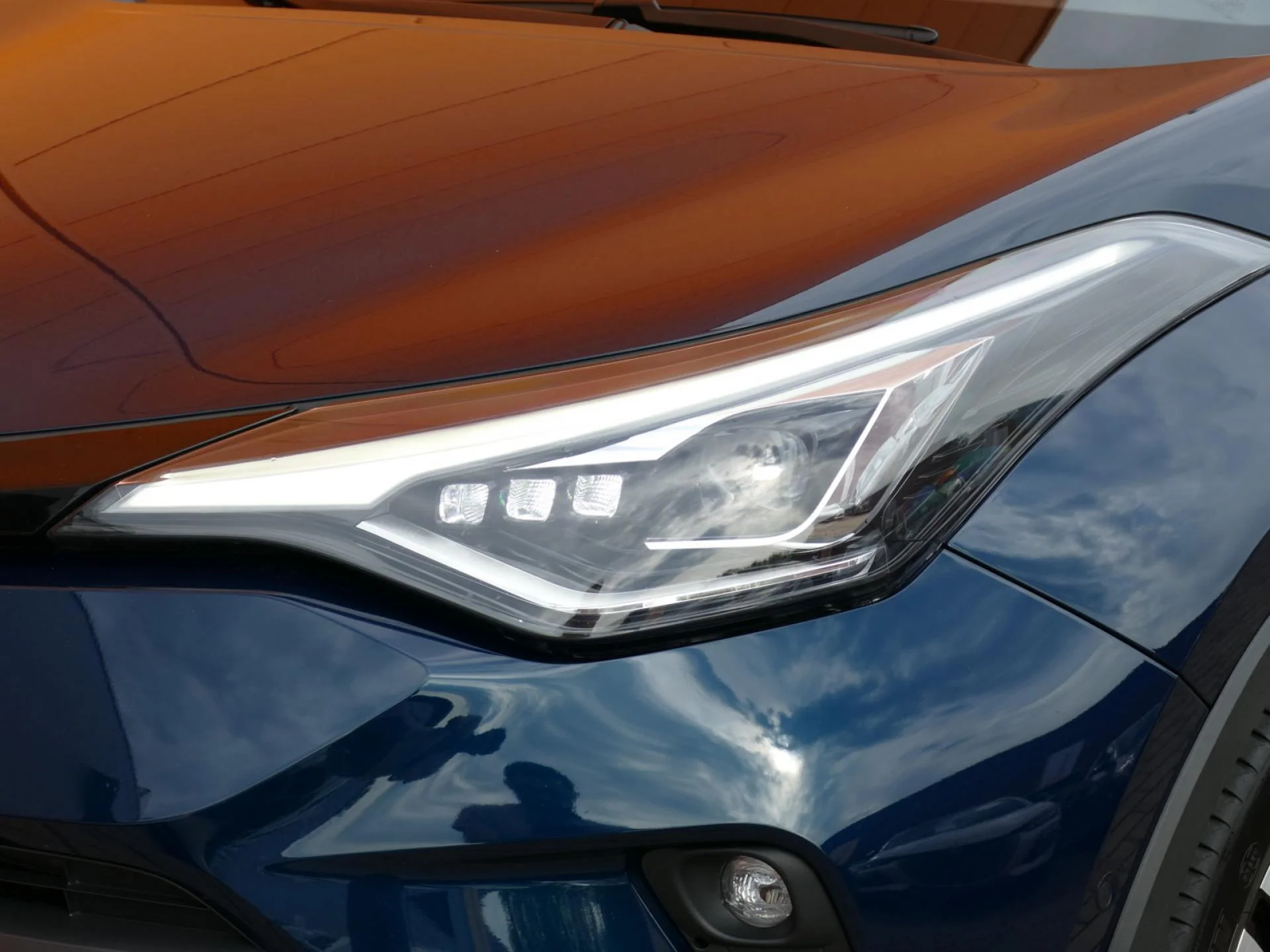 TOYOTA C-HR - Miniature 31 sur 34 - Cliquer pour voir cette photo