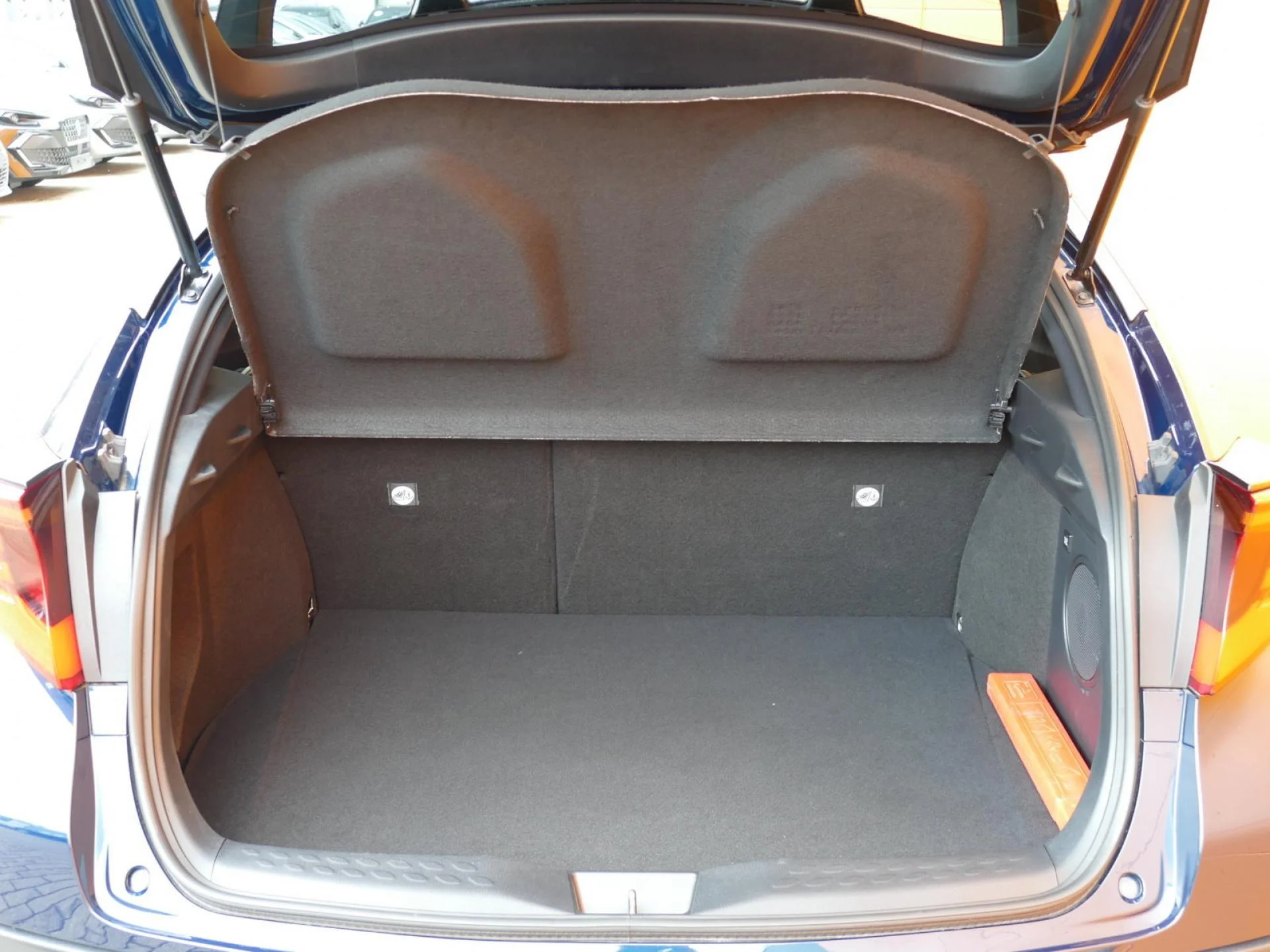TOYOTA C-HR - Miniature 8 sur 34 - Cliquer pour voir cette photo