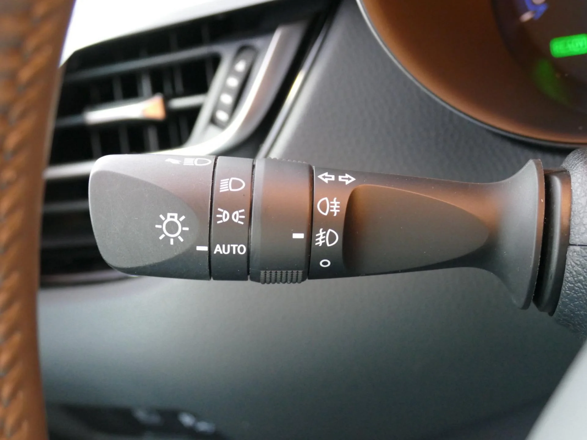 TOYOTA C-HR - Miniature 25 sur 34 - Cliquer pour voir cette photo